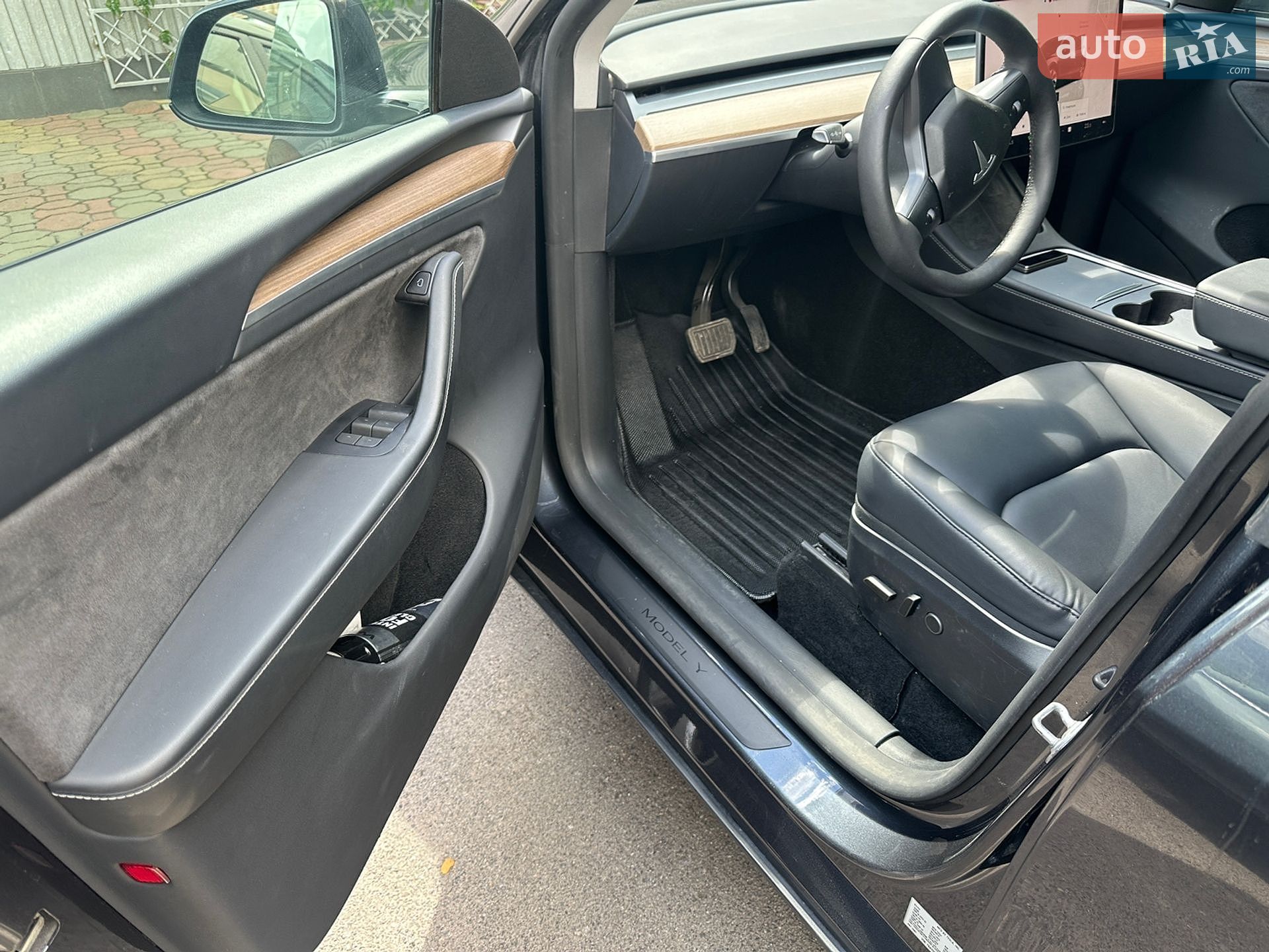 Tesla Model Y 2024 VIN 7SAYGDEE6RA251193 фото оголошення 36 з 39
