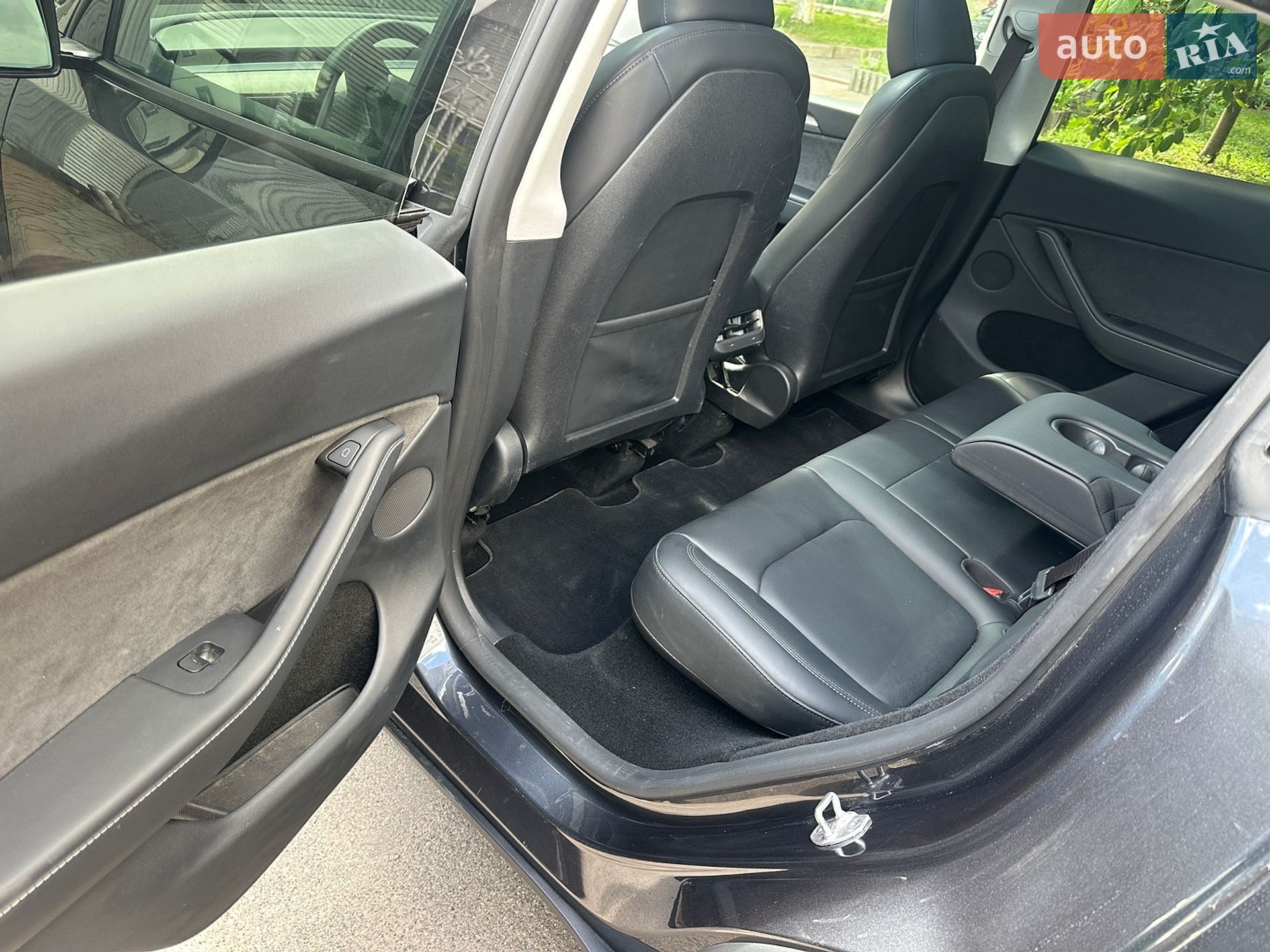 Tesla Model Y 2024 VIN 7SAYGDEE6RA251193 фото оголошення 37 з 39
