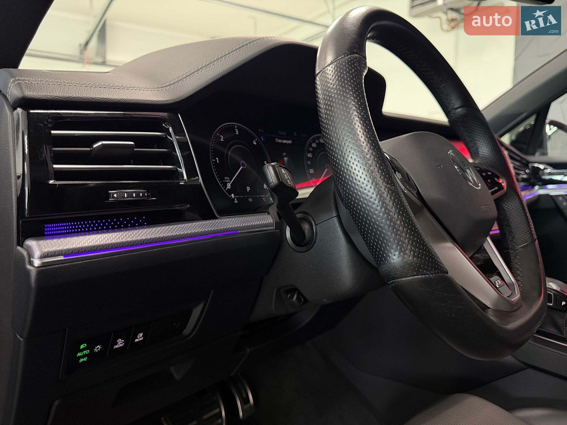 Volkswagen Touareg 2021 VIN WVGZZZCRZMD032302 фото оголошення 33 з 68