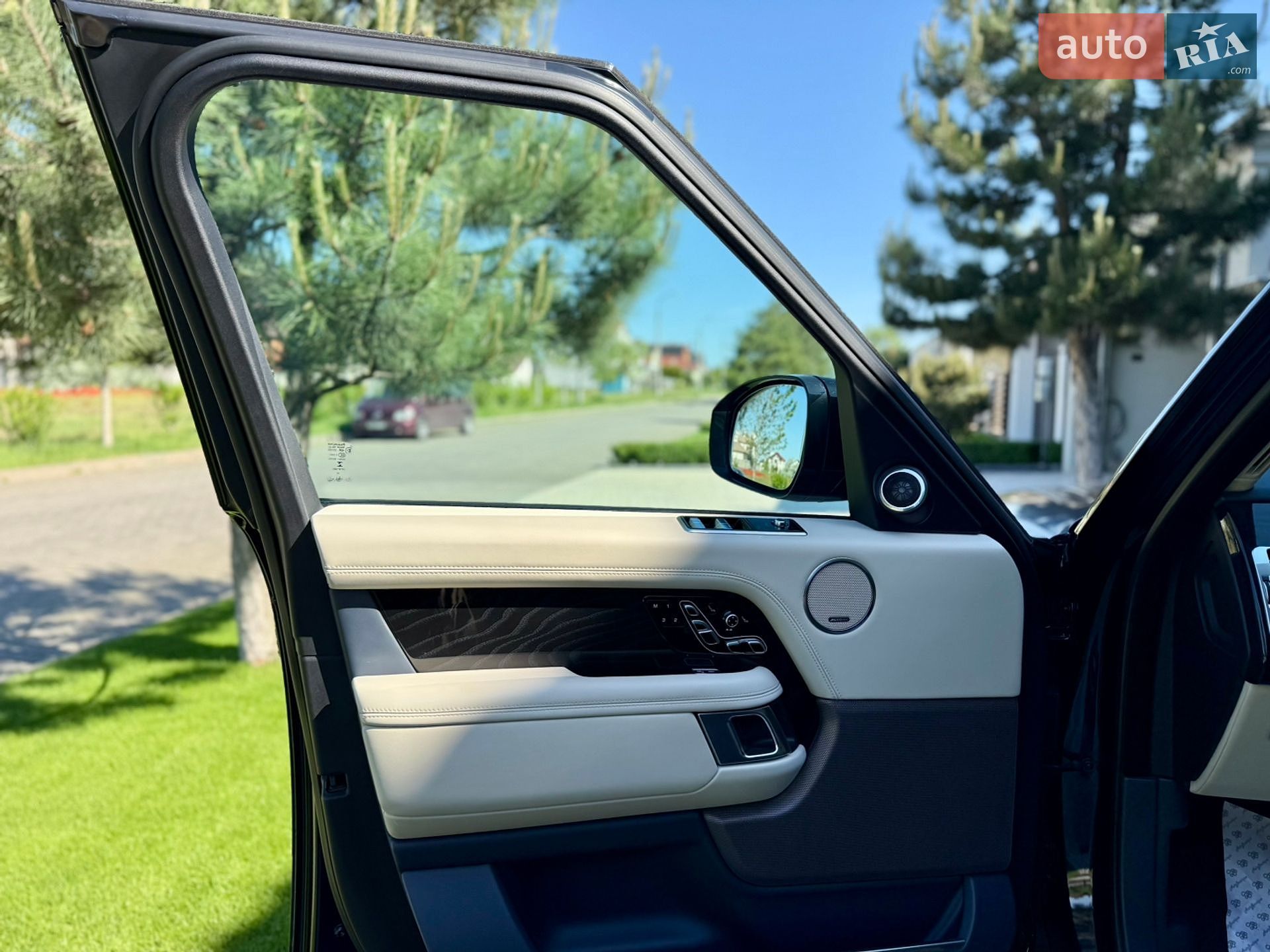 Land Rover Range Rover 2019 VIN SALGA2BJ2LA573003 фото оголошення 34 з 71