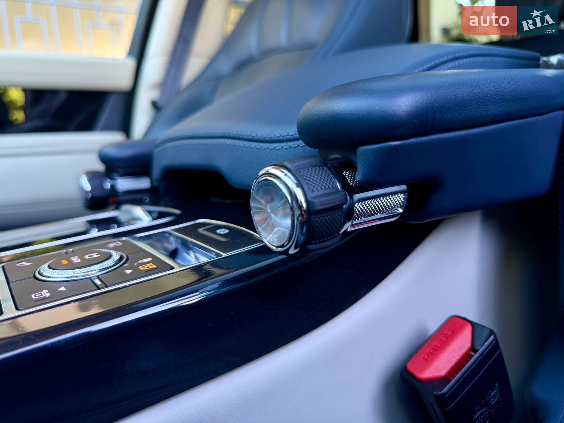 Land Rover Range Rover 2019 VIN SALGA2BJ2LA573003 фото оголошення 50 з 71