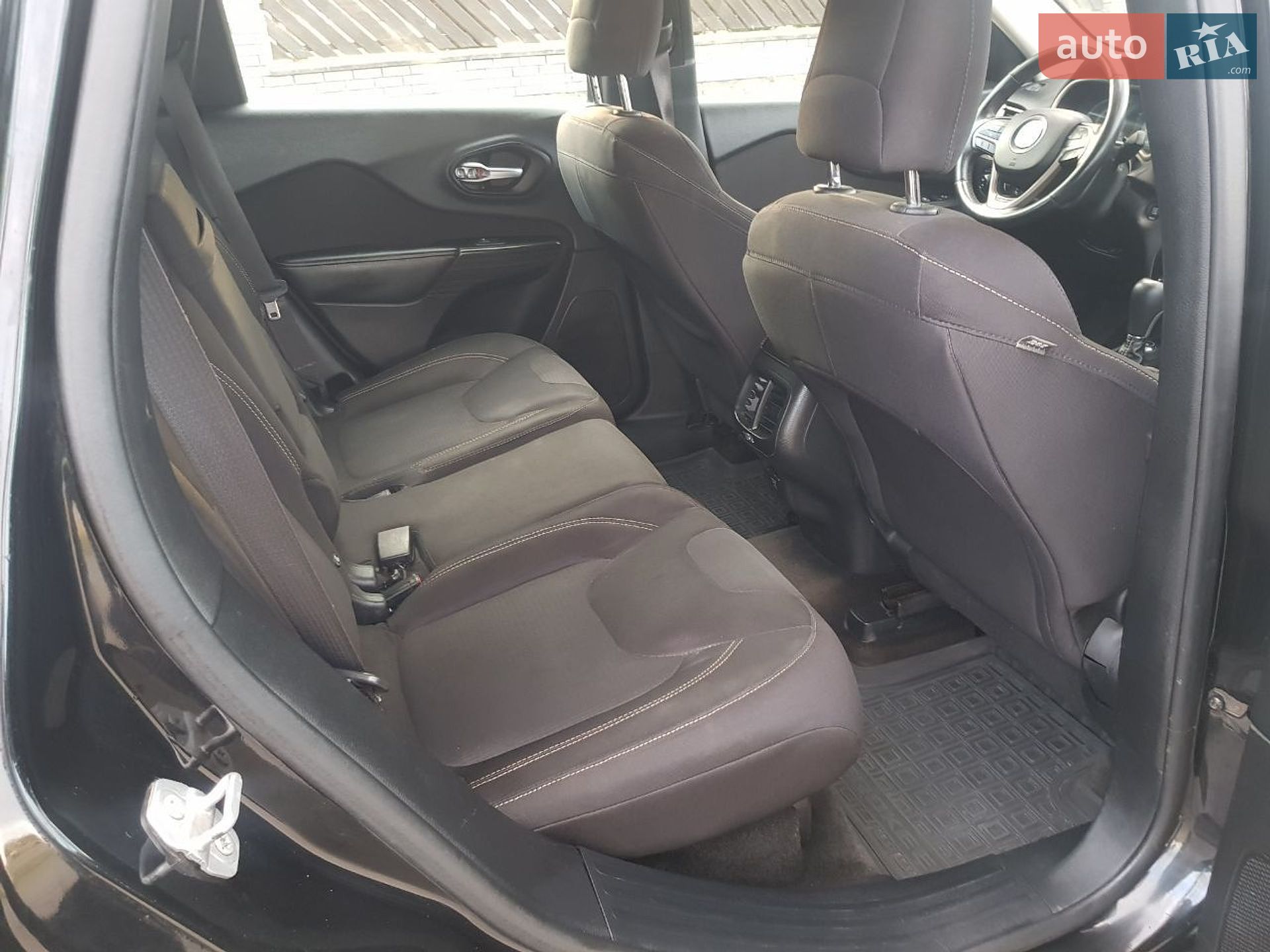 Jeep Cherokee 2015 VIN 1C4PJMCYXFW763508 фото оголошення 2 з 8