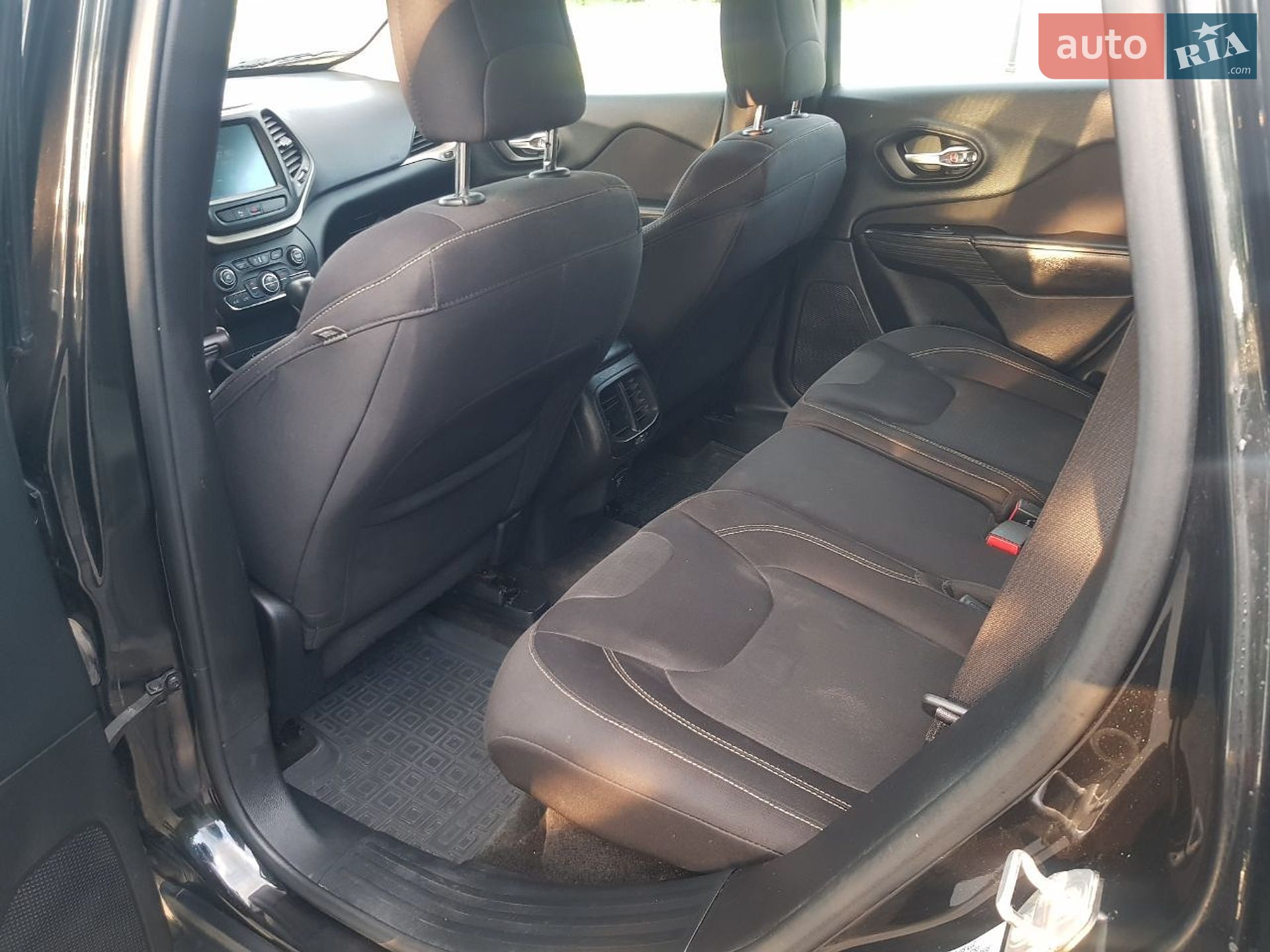 Jeep Cherokee 2015 VIN 1C4PJMCYXFW763508 фото оголошення 3 з 8