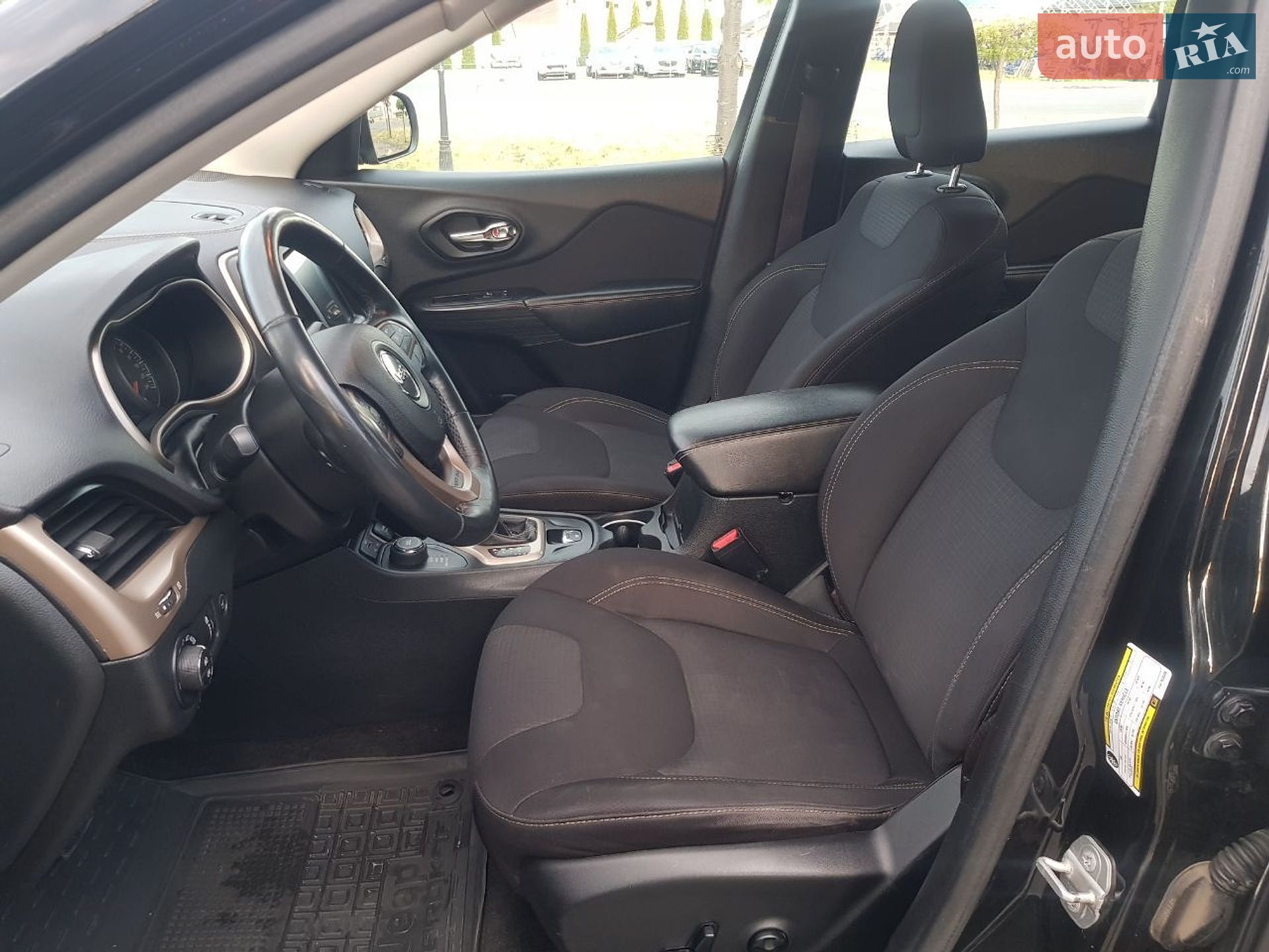 Jeep Cherokee 2015 VIN 1C4PJMCYXFW763508 фото оголошення 4 з 8