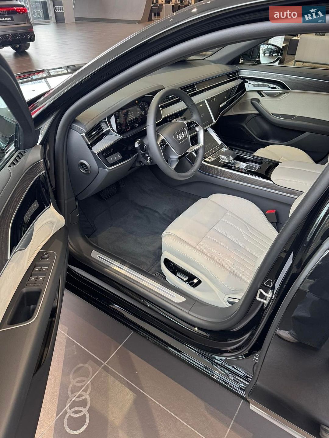 Audi A8 2026 VIN WAUZZZF8XTN003412 фото оголошення 13 з 15