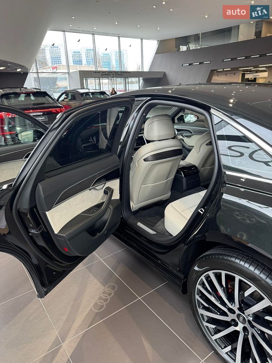 Audi A8 2026 VIN WAUZZZF8XTN003412 фото оголошення 4 з 15