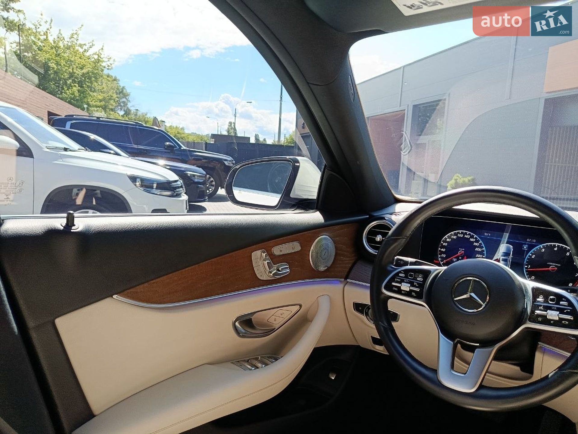 Mercedes-Benz E-Class 2019 VIN WDDZF8EB3LA699420 фото оголошення 16 з 21