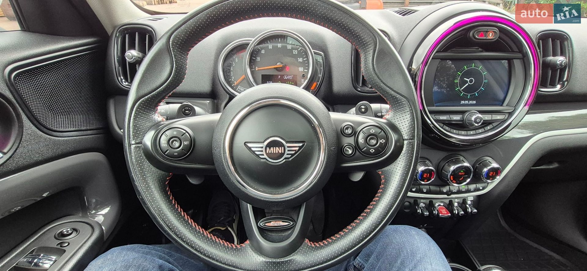 Mini Countryman 2019 VIN WMZYW7C06L3L39581 фото оголошення 7 з 21