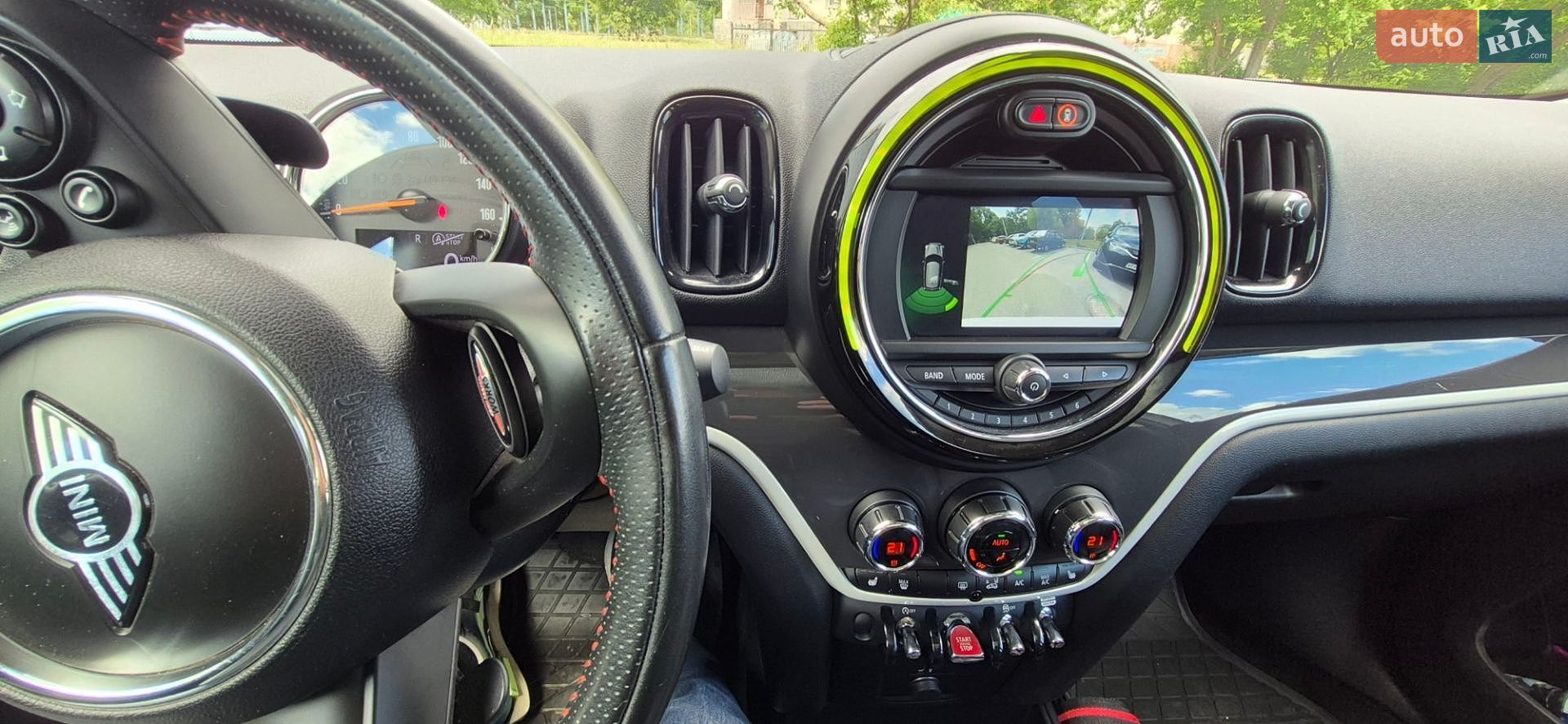 Mini Countryman 2019 VIN WMZYW7C06L3L39581 фото оголошення 11 з 21