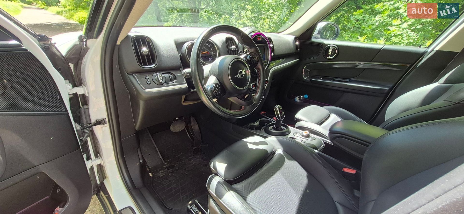 Mini Countryman 2019 VIN WMZYW7C06L3L39581 фото оголошення 16 з 21