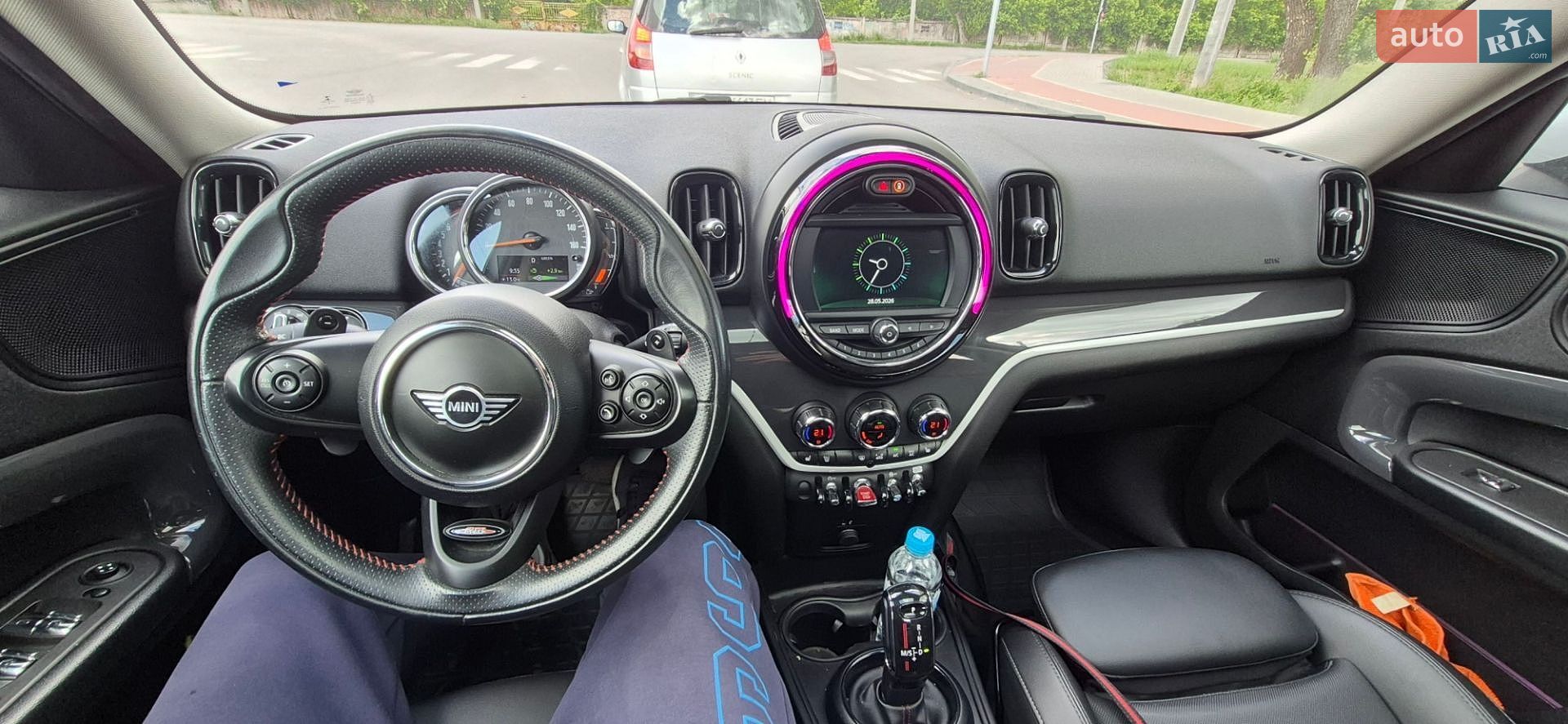 Mini Countryman 2019 VIN WMZYW7C06L3L39581 фото оголошення 17 з 21