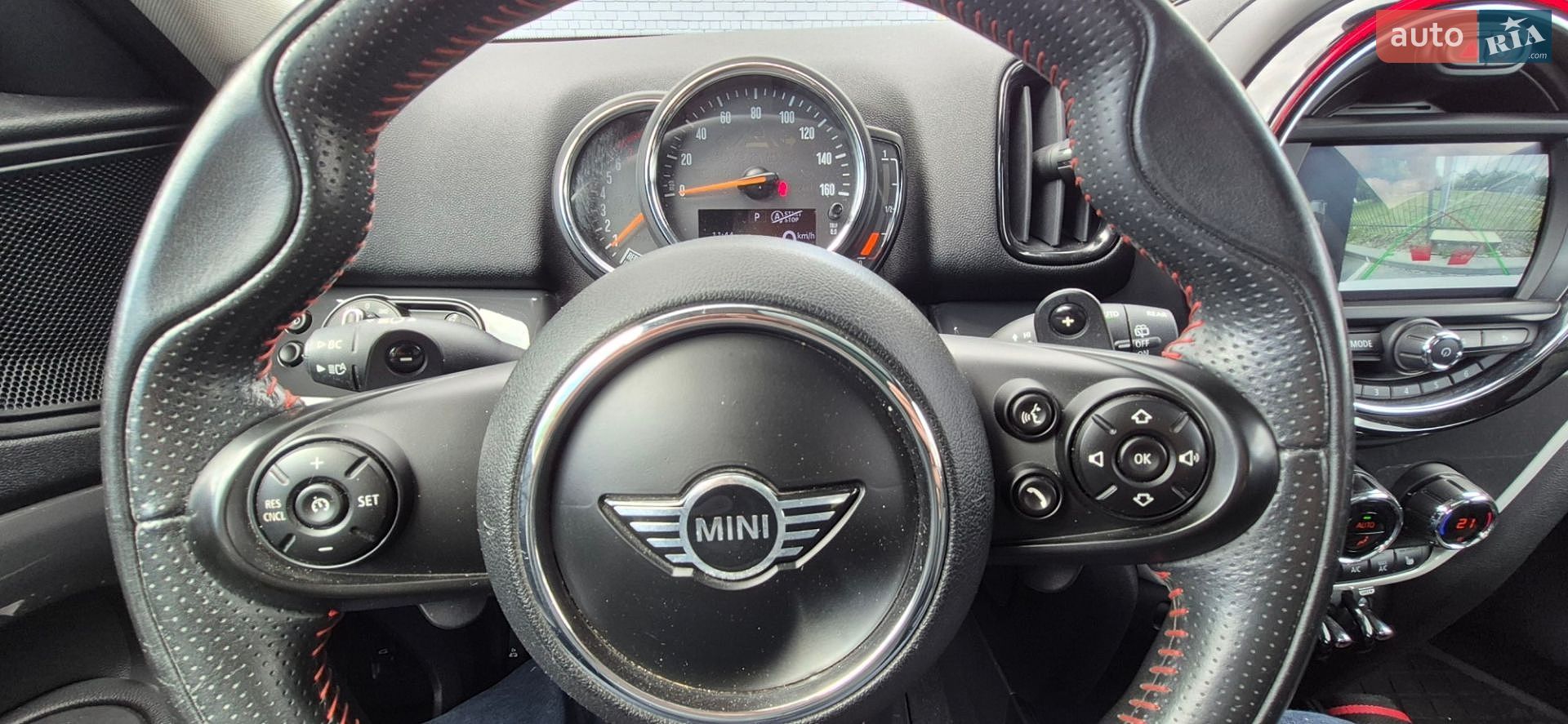 Mini Countryman 2019 VIN WMZYW7C06L3L39581 фото оголошення 18 з 21