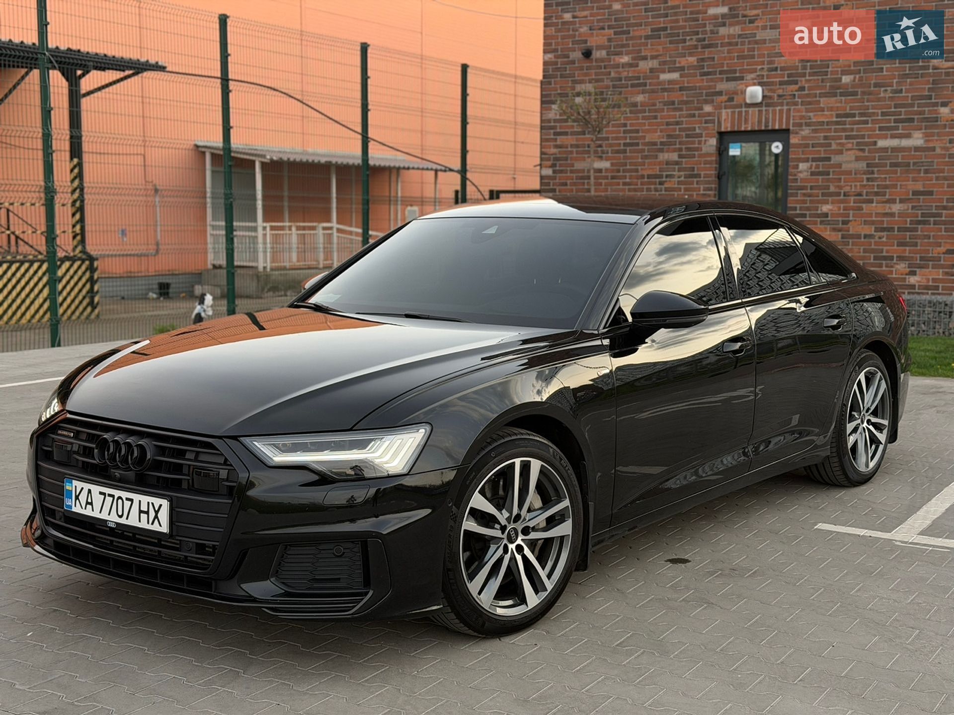 Audi A6 2022 VIN WAUM2BF24NN052500 фото оголошення 2 з 44