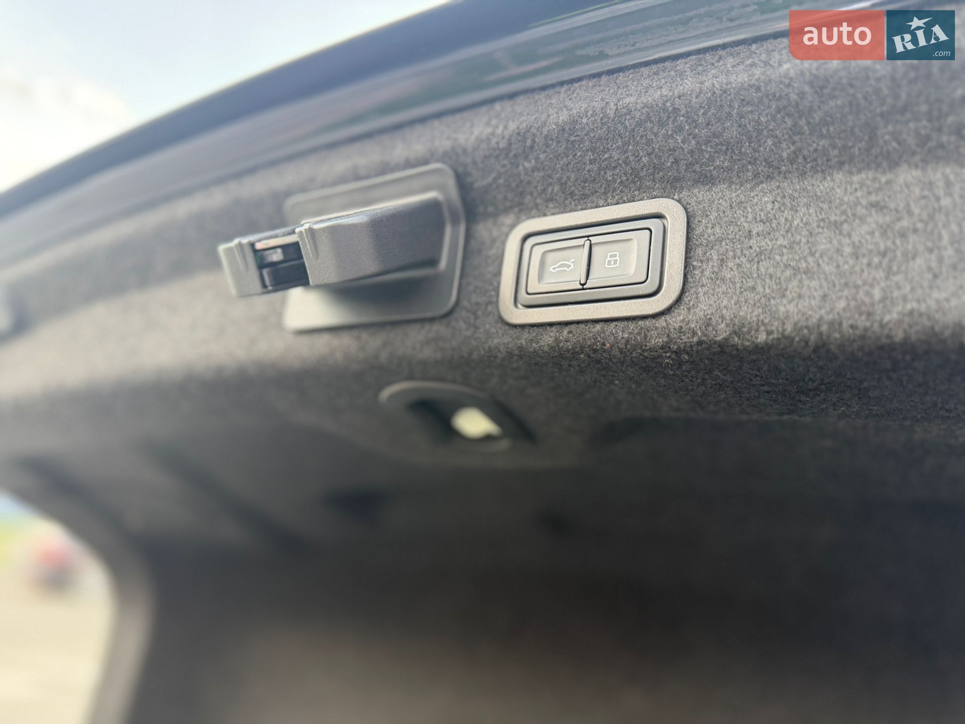 Audi A6 2022 VIN WAUM2BF24NN052500 фото оголошення 44 з 44