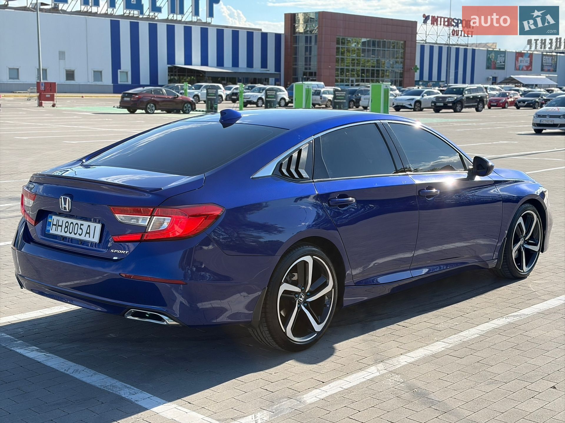 Honda Accord 2017 VIN 1HGCV1F30JA000678 фото оголошення 8 з 29