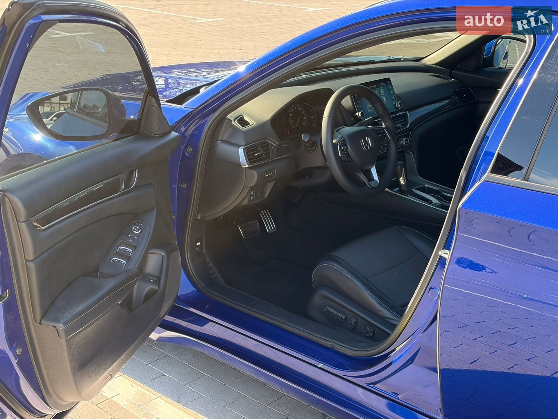 Honda Accord 2017 VIN 1HGCV1F30JA000678 фото оголошення 13 з 29