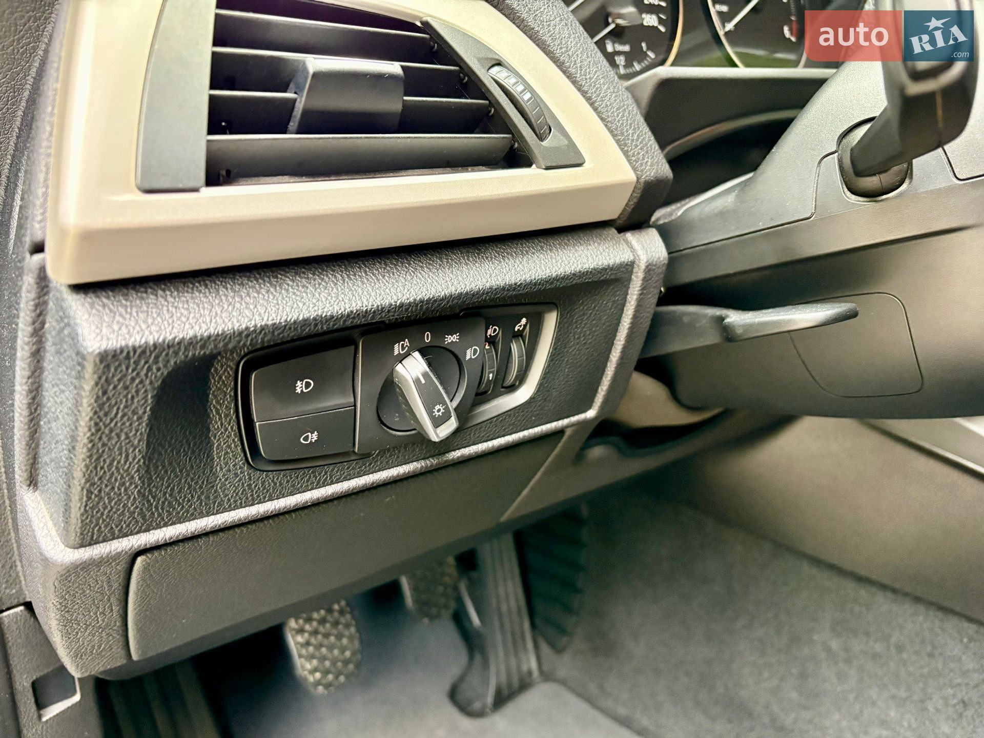 BMW 1 Series 2013 VIN WBA1C71090J947600 фото оголошення 17 з 28
