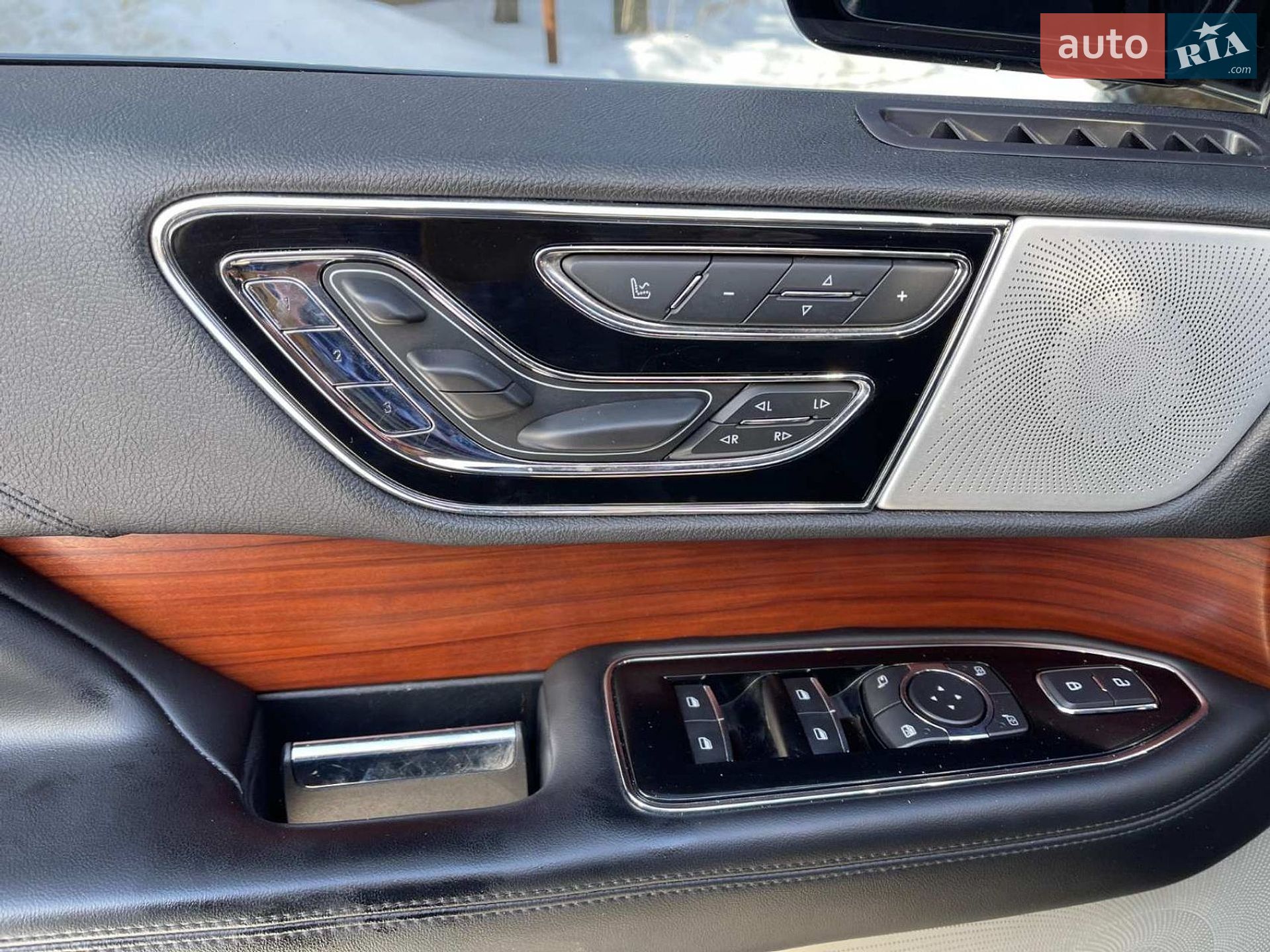Lincoln Navigator 2020 VIN 5LMJJ2LTXLEL13589 фото оголошення 17 з 29