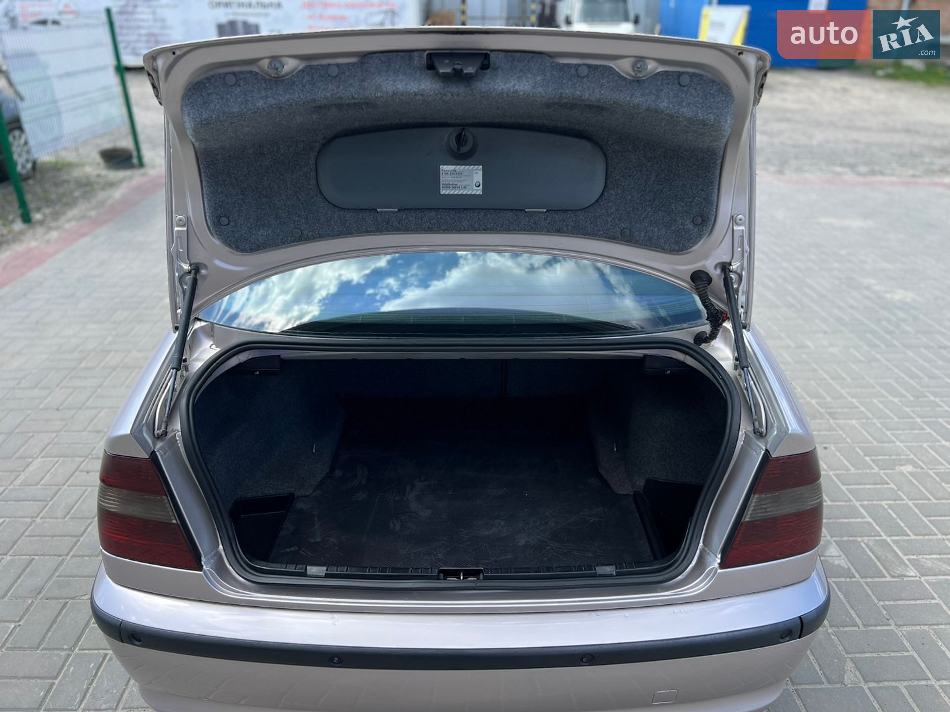 BMW 3 Series 2004 VIN WBAEY71080KS58211 фото оголошення 31 з 79