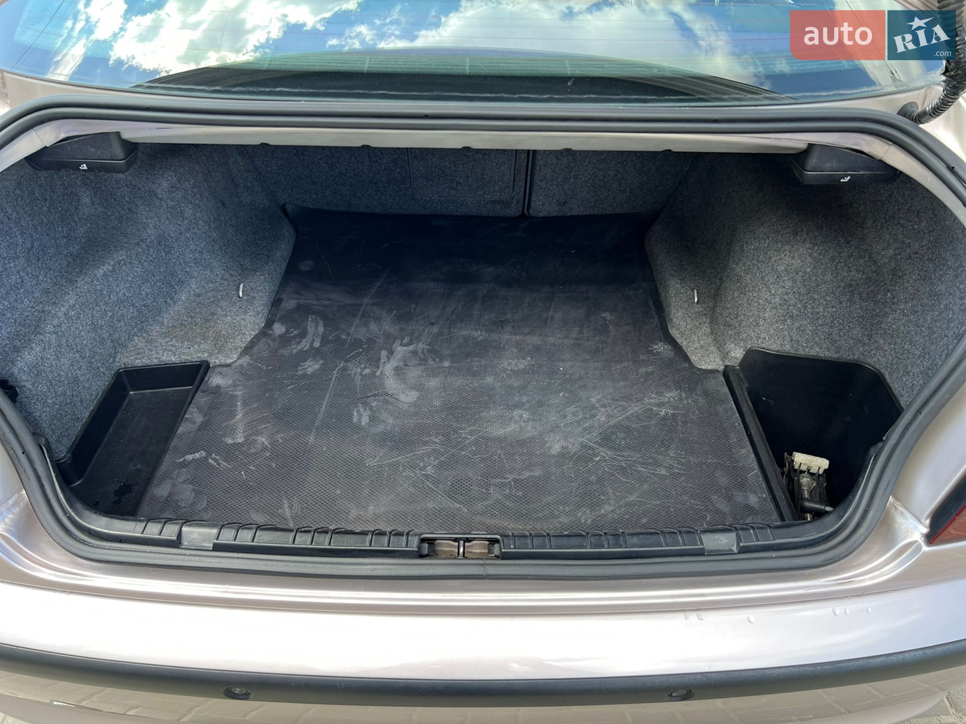 BMW 3 Series 2004 VIN WBAEY71080KS58211 фото оголошення 32 з 79