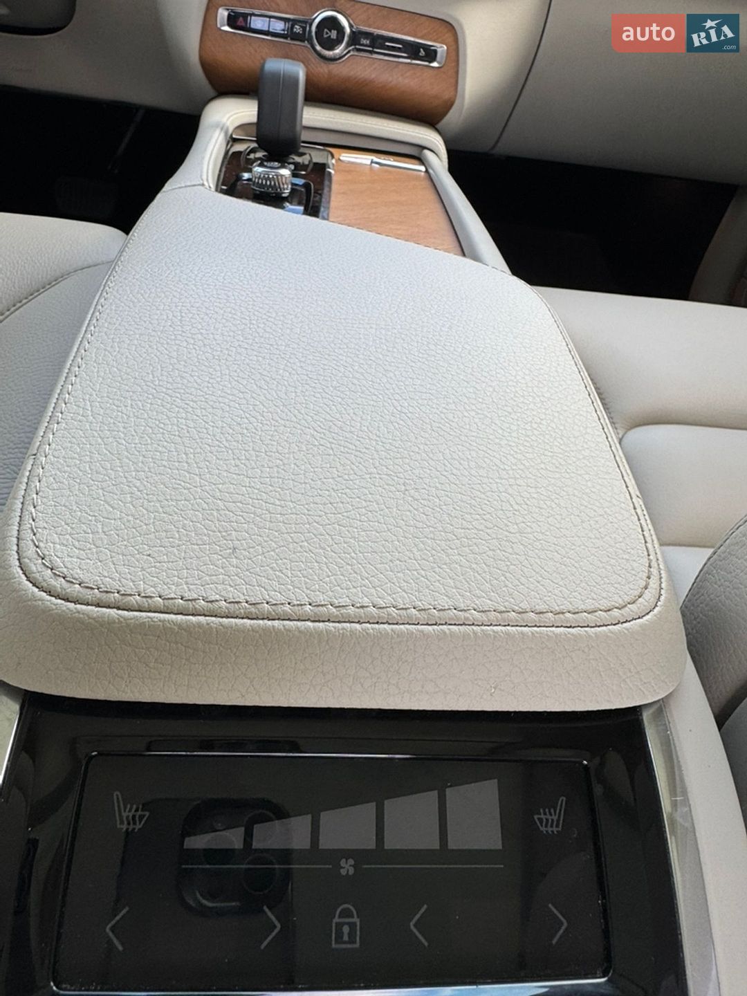 Volvo XC90 2021 VIN YV4BR0CK6N1777695 фото оголошення 28 з 39