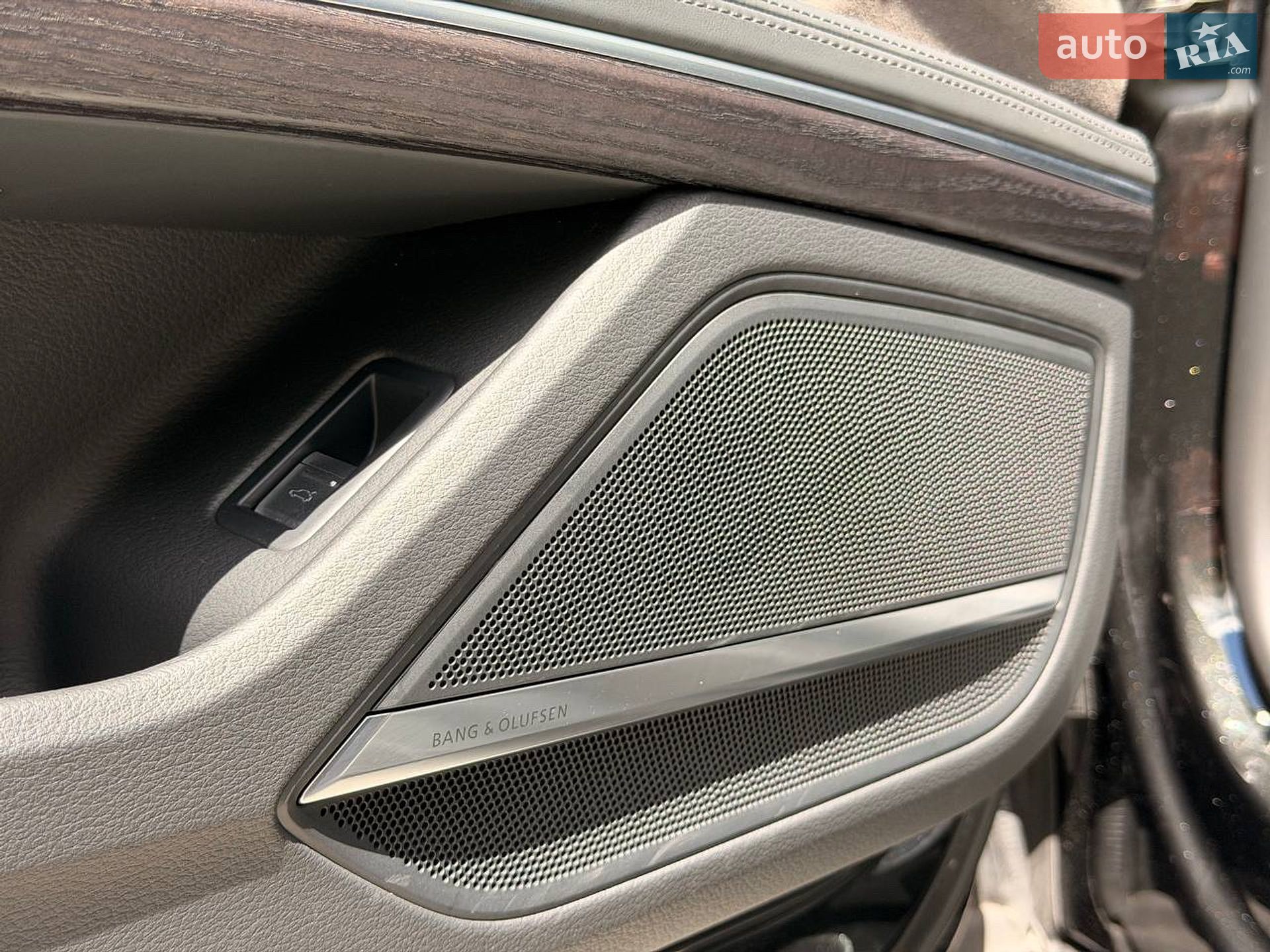Audi A8 2021 VIN WAUZZZF80MN023735 фото оголошення 15 з 37