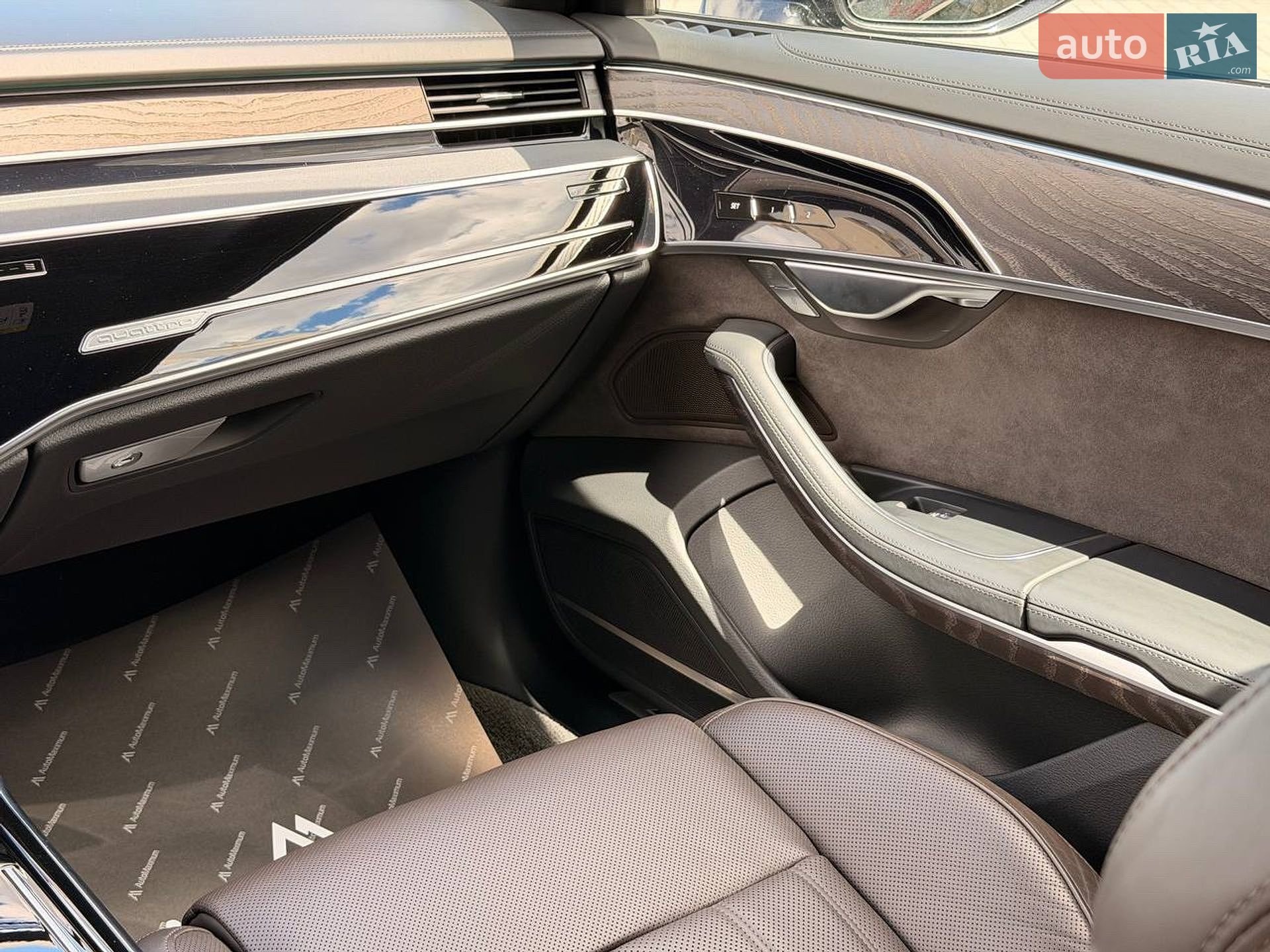 Audi A8 2021 VIN WAUZZZF80MN023735 фото оголошення 22 з 37