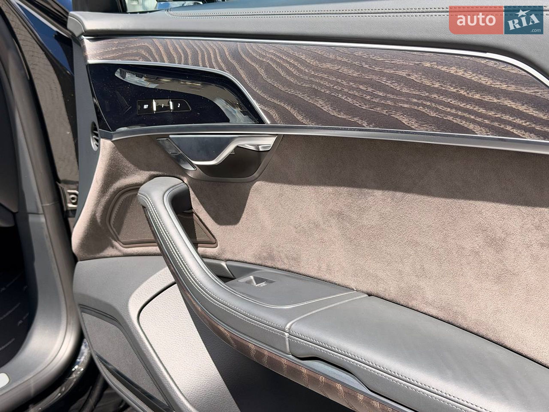 Audi A8 2021 VIN WAUZZZF80MN023735 фото оголошення 34 з 37