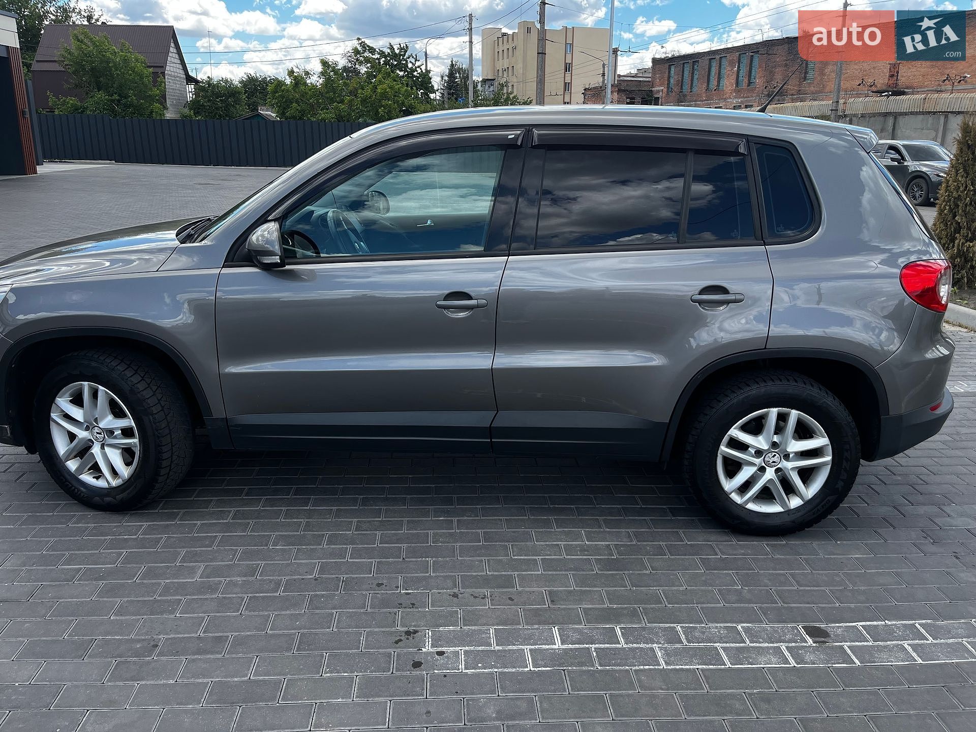 Volkswagen Tiguan 2010 VIN WVGZZZ5NZAW106801 фото оголошення 2 з 17