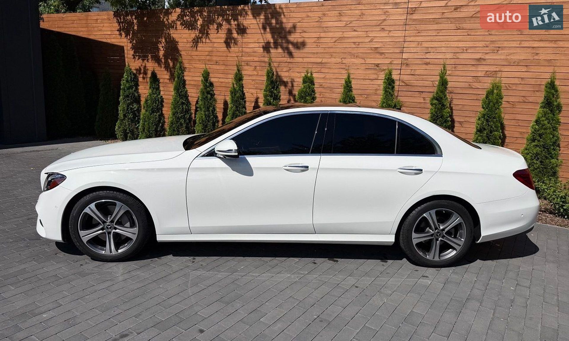 Mercedes-Benz E-Class 2019 VIN WDDZF8EB3LA699420 фото оголошення 3 з 21