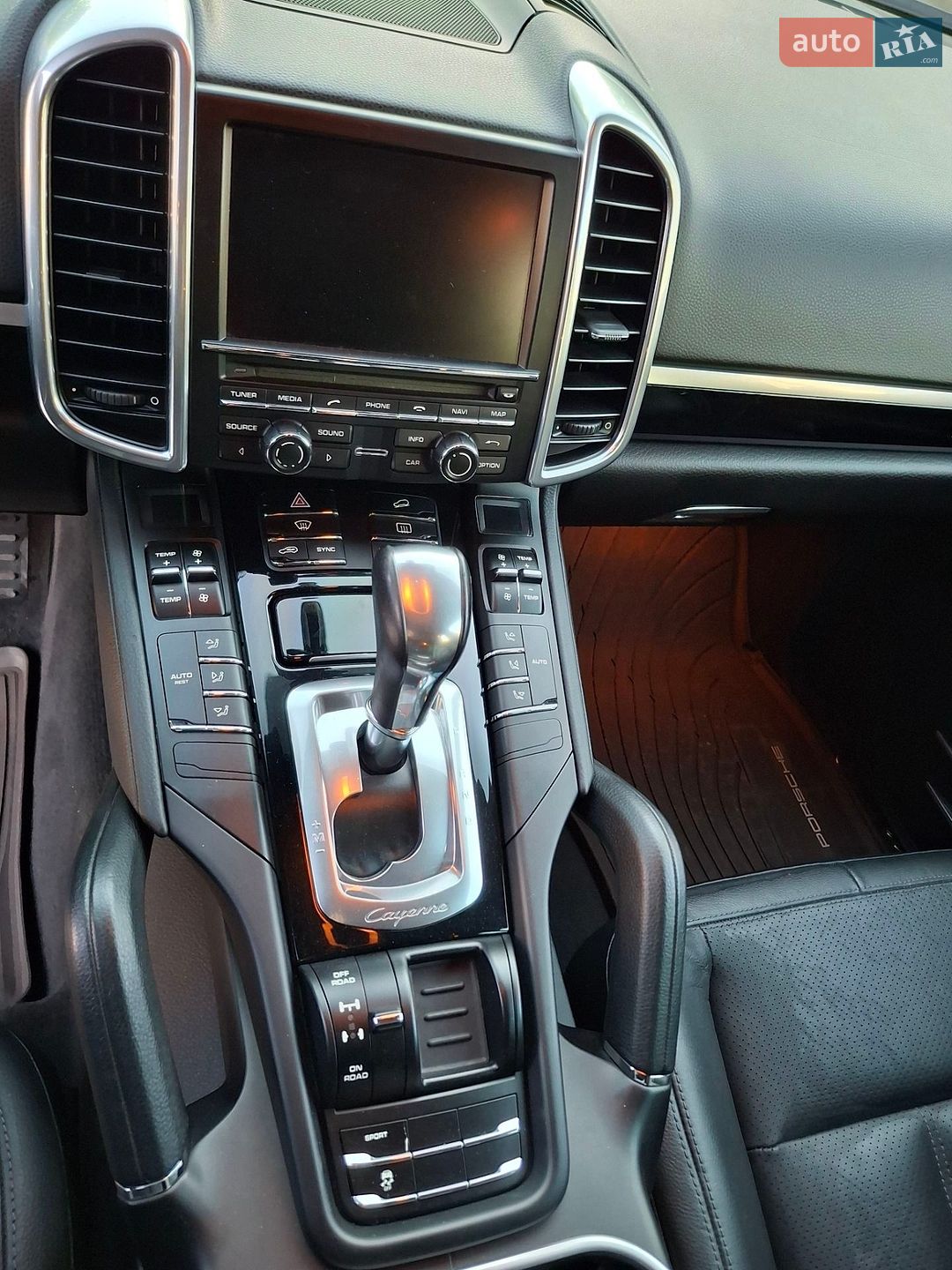 Porsche Cayenne 2015 VIN WP1AF2A29GKA41240 фото оголошення 50 з 101