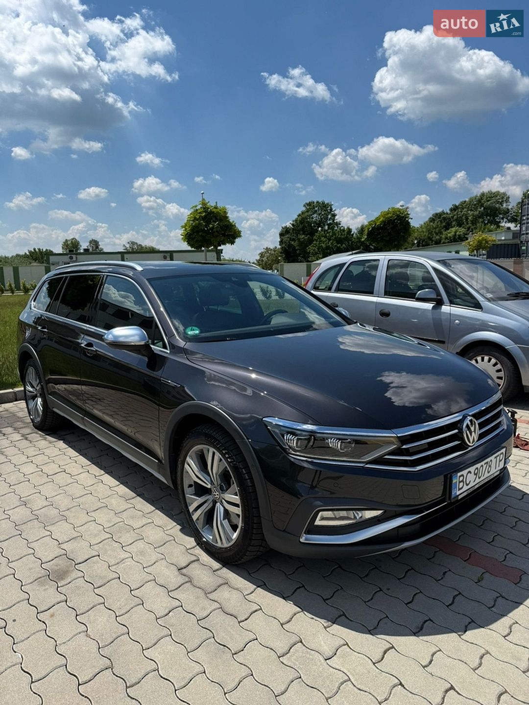 Volkswagen Passat Alltrack 2020 VIN WVWZZZ3CZLE137727 фото оголошення 2 з 12