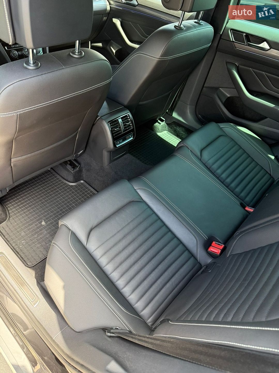 Volkswagen Passat Alltrack 2020 VIN WVWZZZ3CZLE137727 фото оголошення 7 з 12