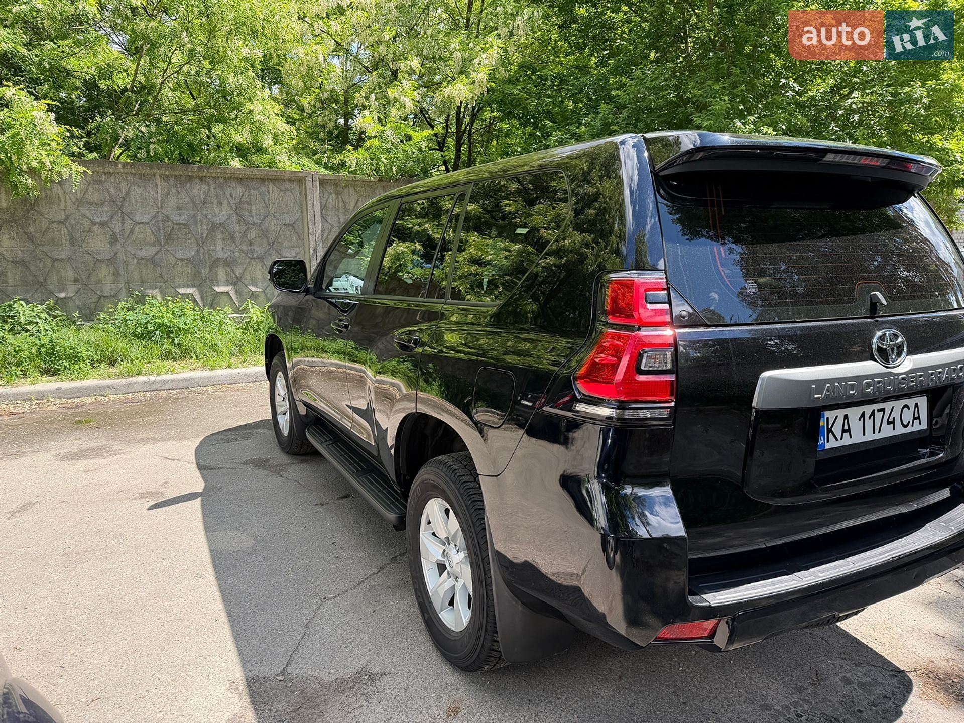 Toyota Land Cruiser Prado 2018 VIN JTEBX3FJX0K299468 фото оголошення 3 з 14
