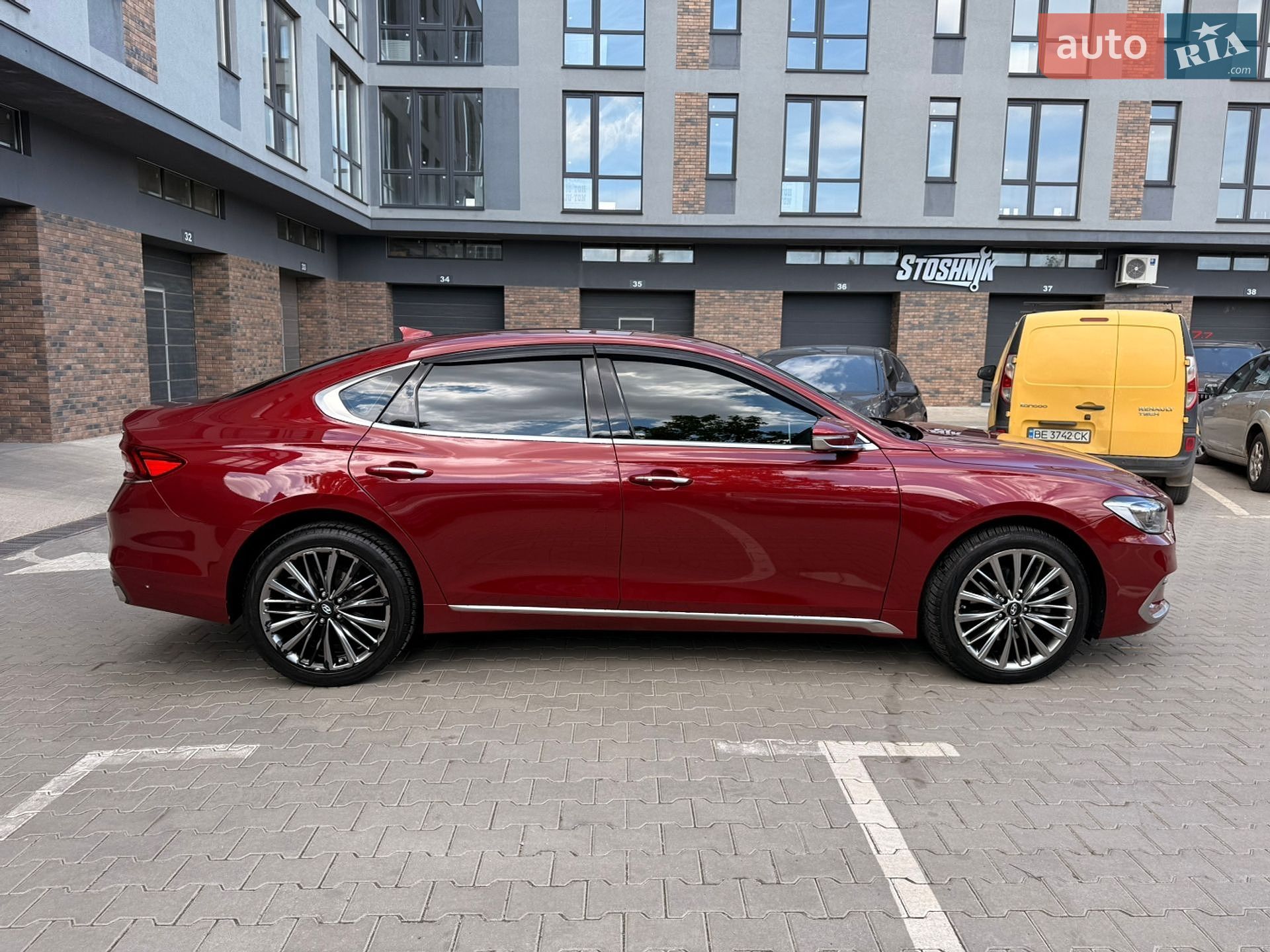 Hyundai Grandeur 2017 VIN KMHF441RBJA071218 фото оголошення 13 з 22