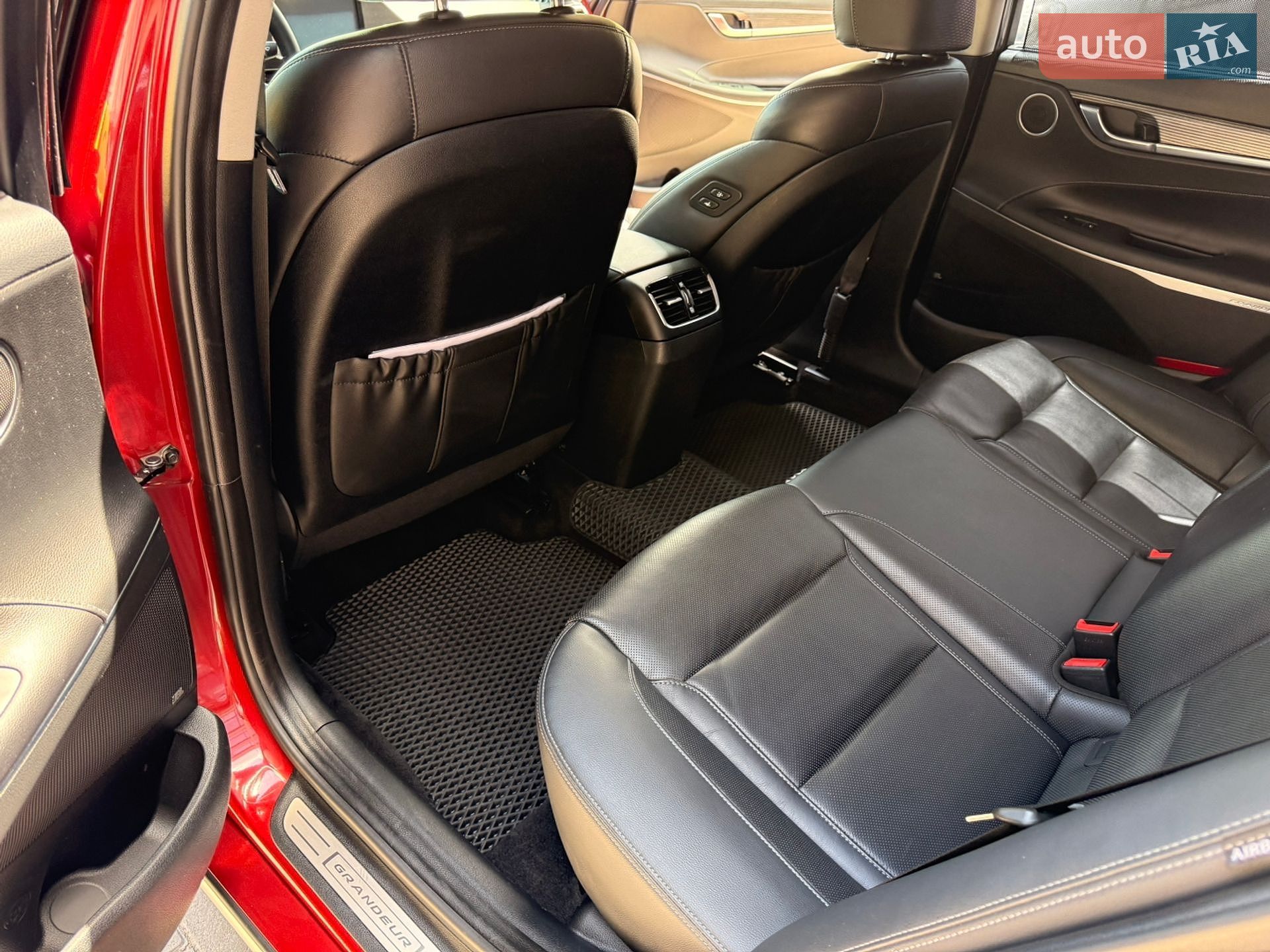Hyundai Grandeur 2017 VIN KMHF441RBJA071218 фото оголошення 17 з 22