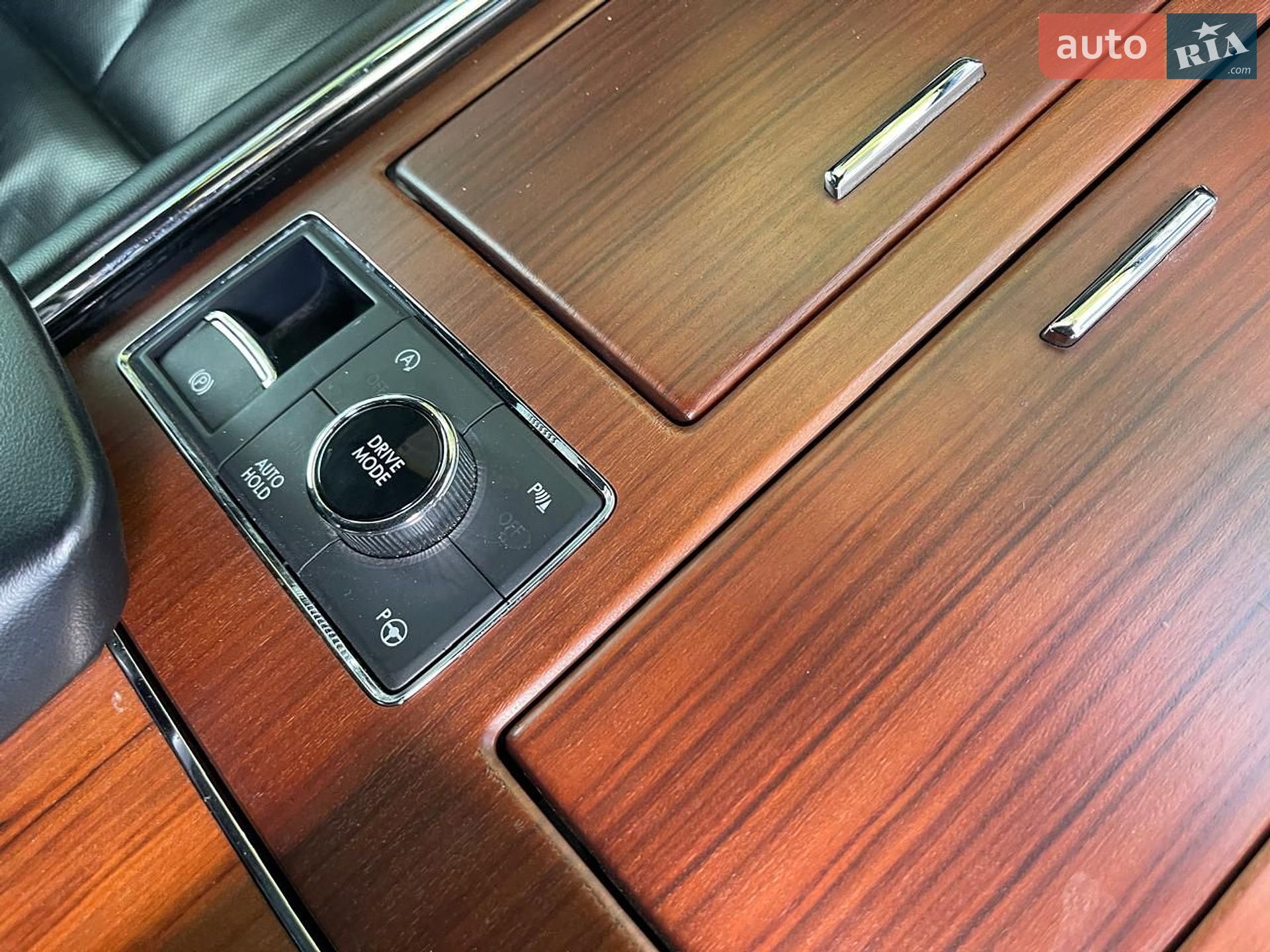Lincoln Navigator 2020 VIN 5LMJJ2LTXLEL13589 фото оголошення 18 з 29