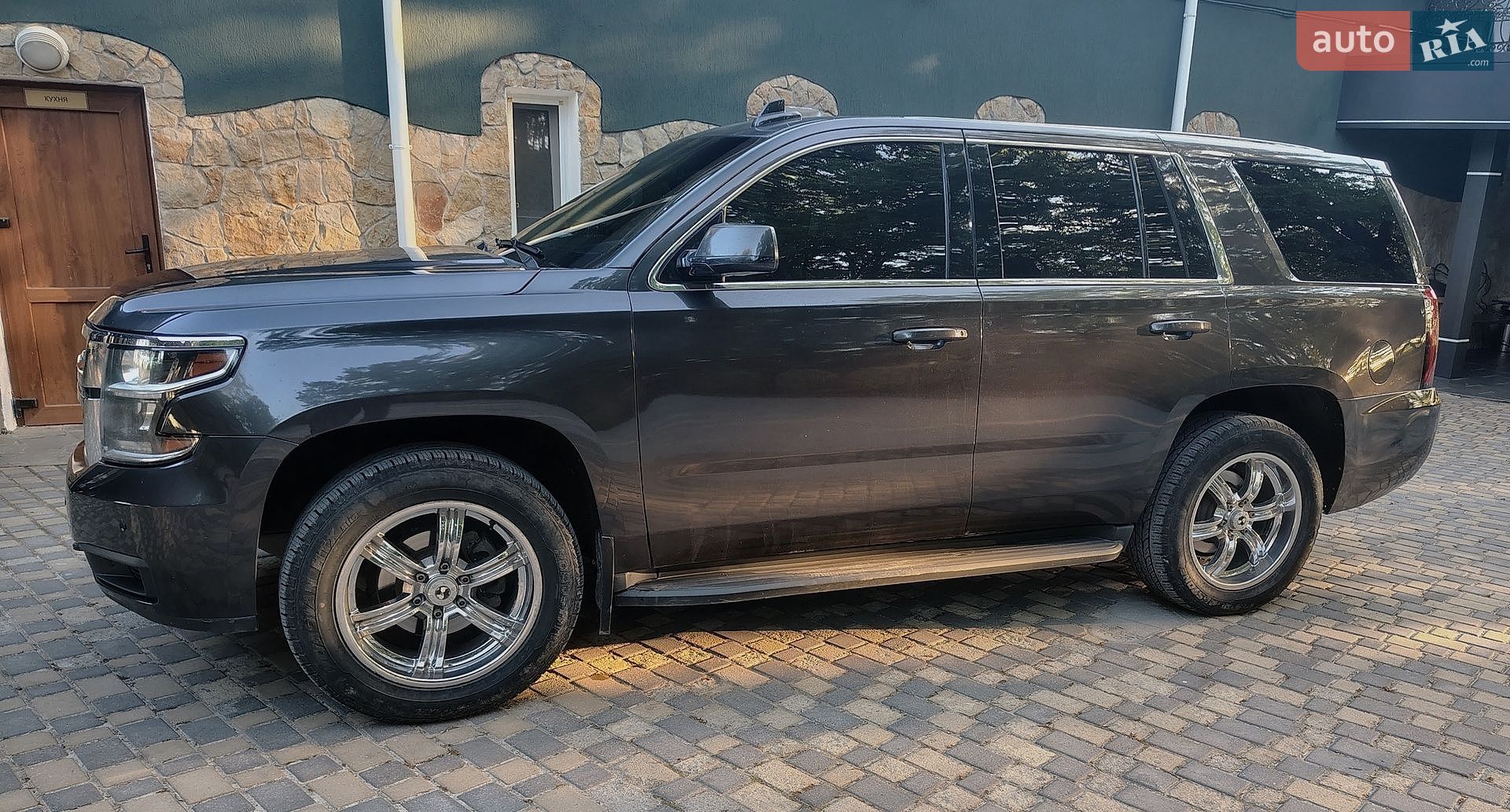 Chevrolet Tahoe 2016 VIN 1GNSKDEC8GR445855 фото оголошення 2 з 16