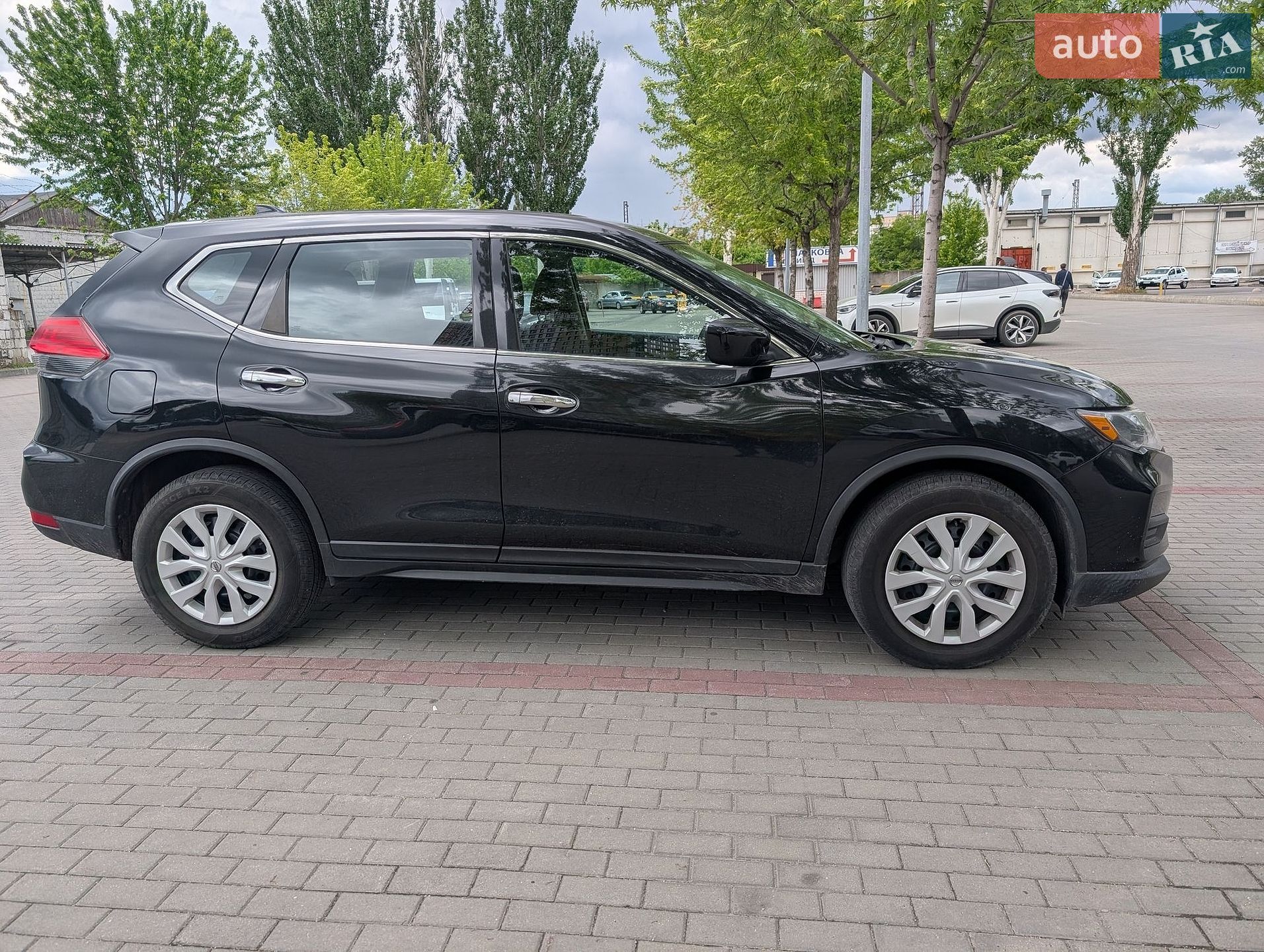 Nissan Rogue 2017 VIN KNMAT2MT5HP552253 фото оголошення 3 з 9