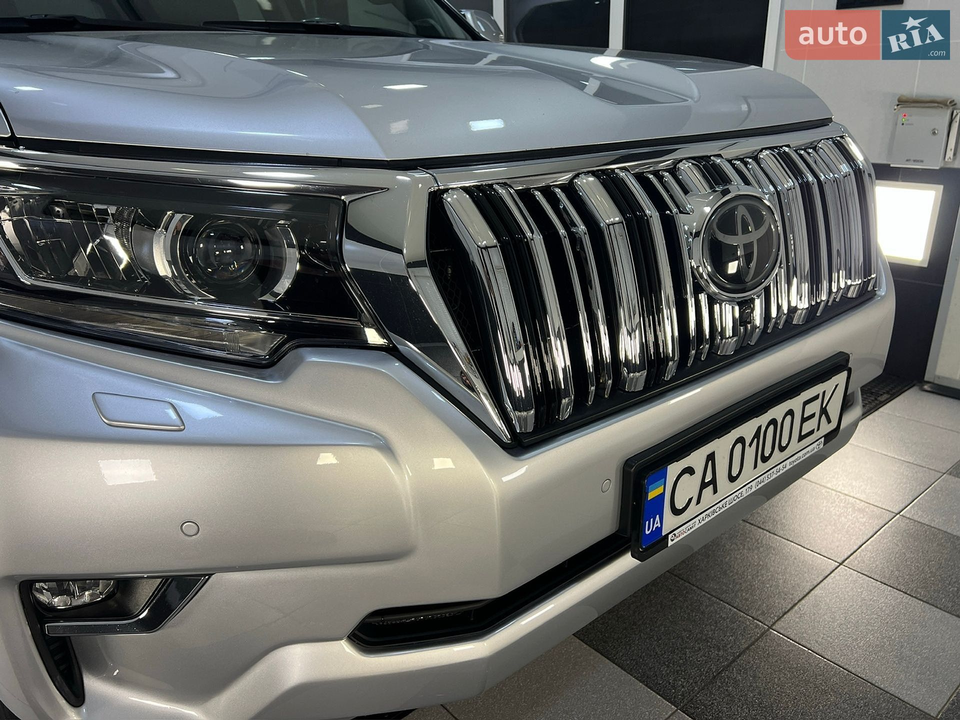 Toyota Land Cruiser Prado 2018 VIN JTEBR3FJ70K108843 фото оголошення 8 з 123