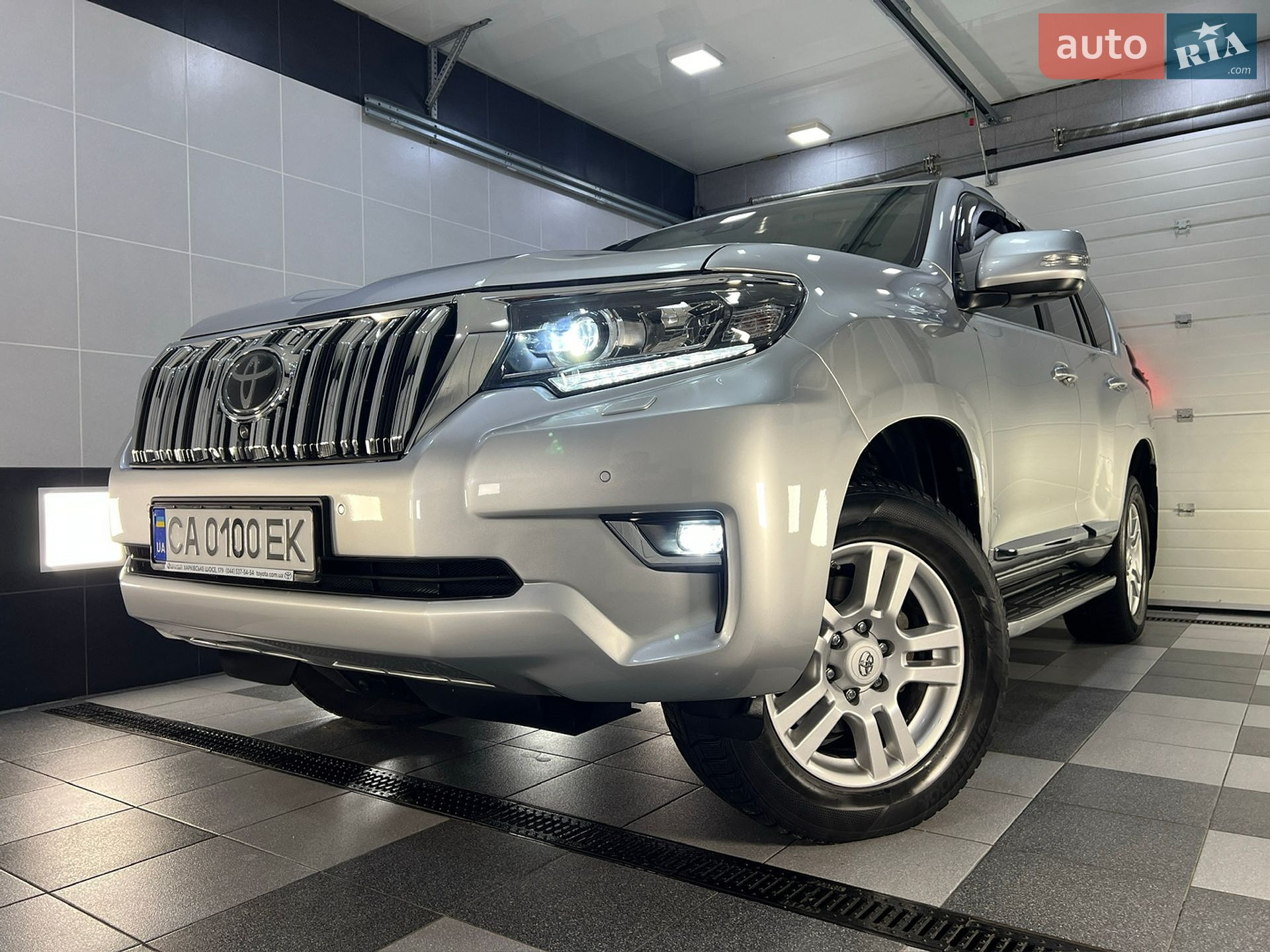 Toyota Land Cruiser Prado 2018 VIN JTEBR3FJ70K108843 фото оголошення 32 з 123