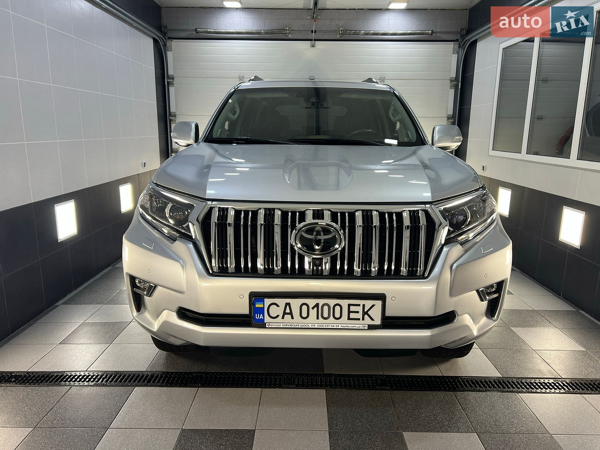 Toyota Land Cruiser Prado 2018 VIN JTEBR3FJ70K108843 фото оголошення 2 з 123