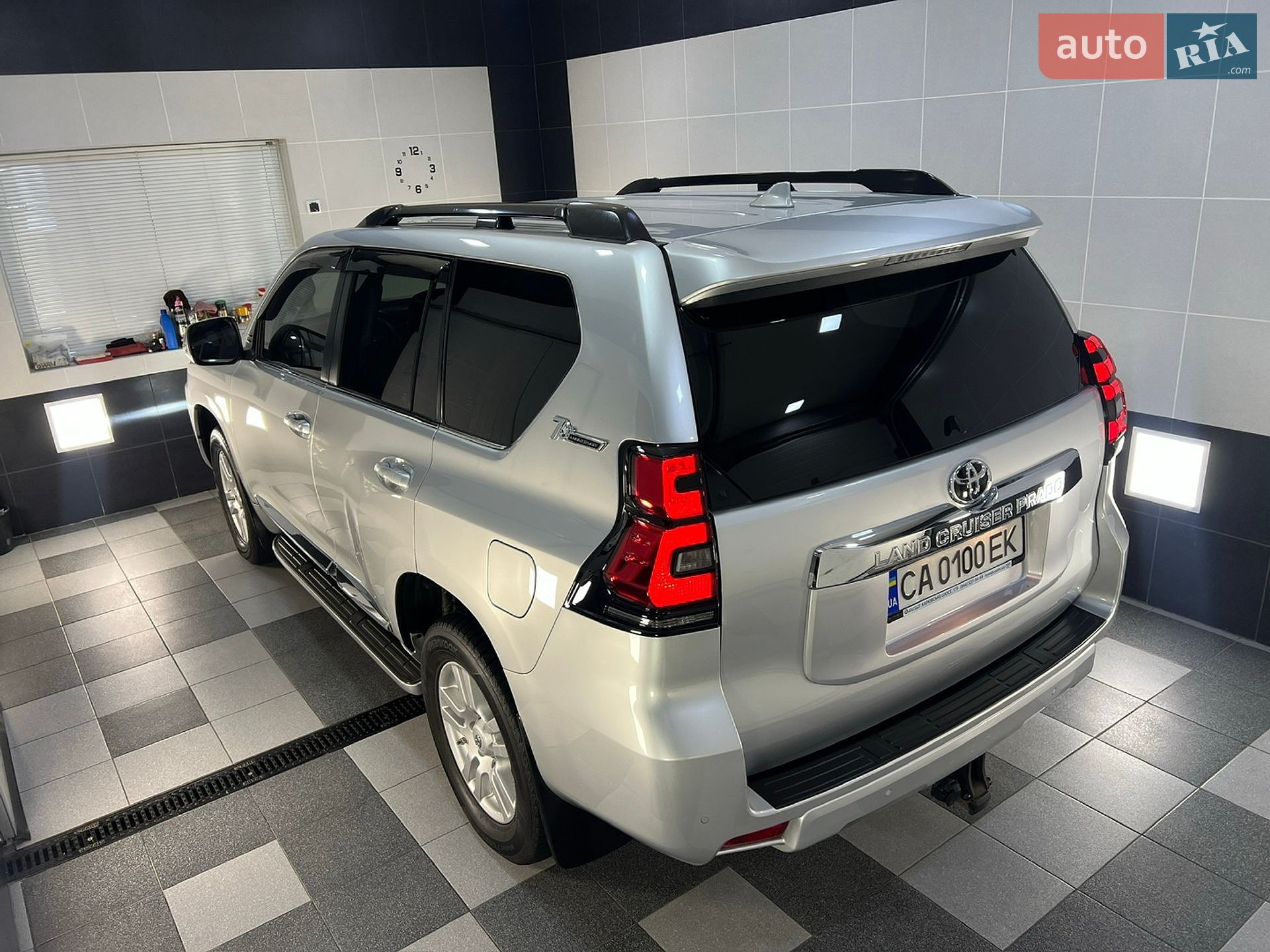 Toyota Land Cruiser Prado 2018 VIN JTEBR3FJ70K108843 фото оголошення 49 з 123