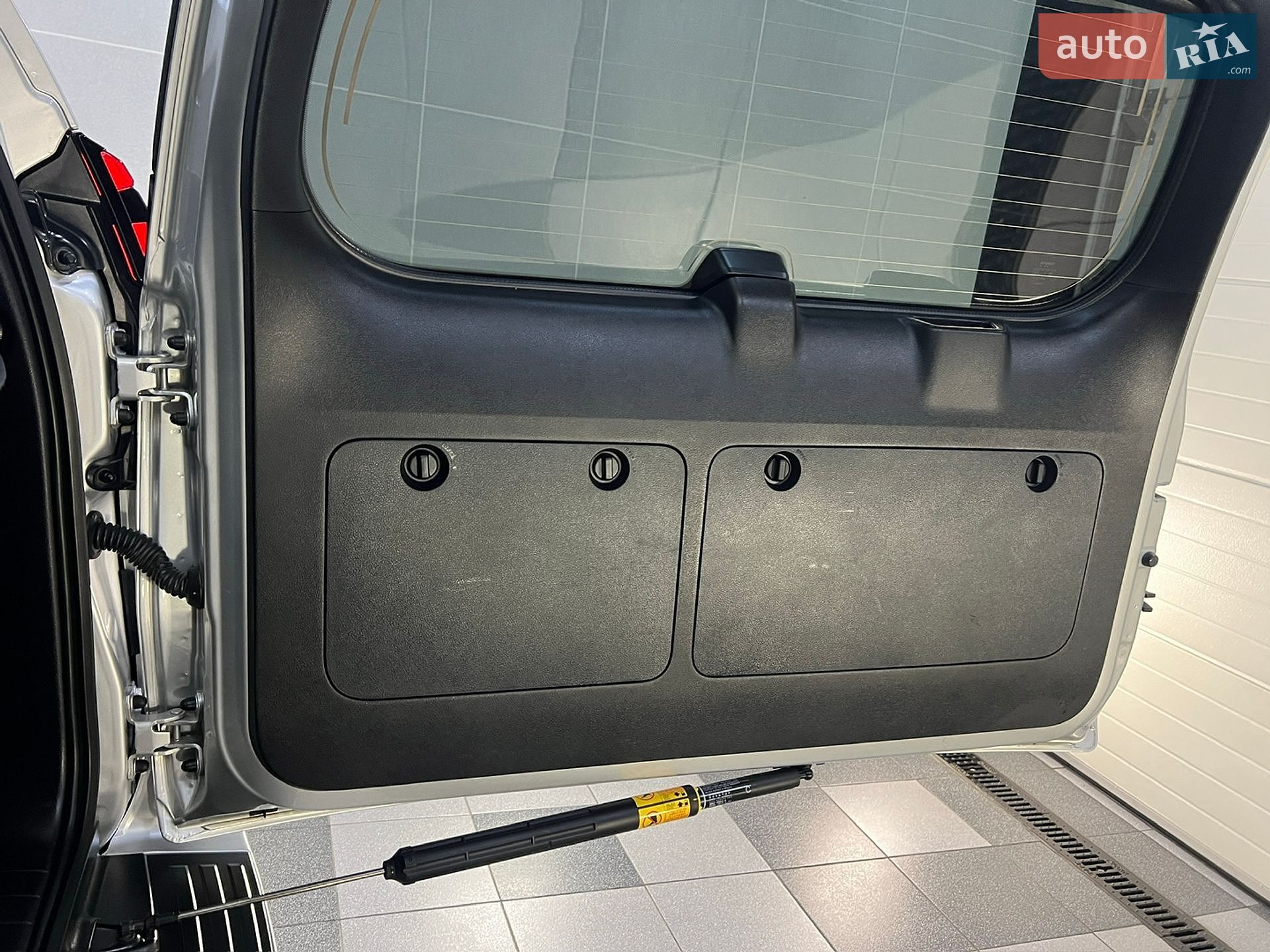 Toyota Land Cruiser Prado 2018 VIN JTEBR3FJ70K108843 фото оголошення 69 з 123
