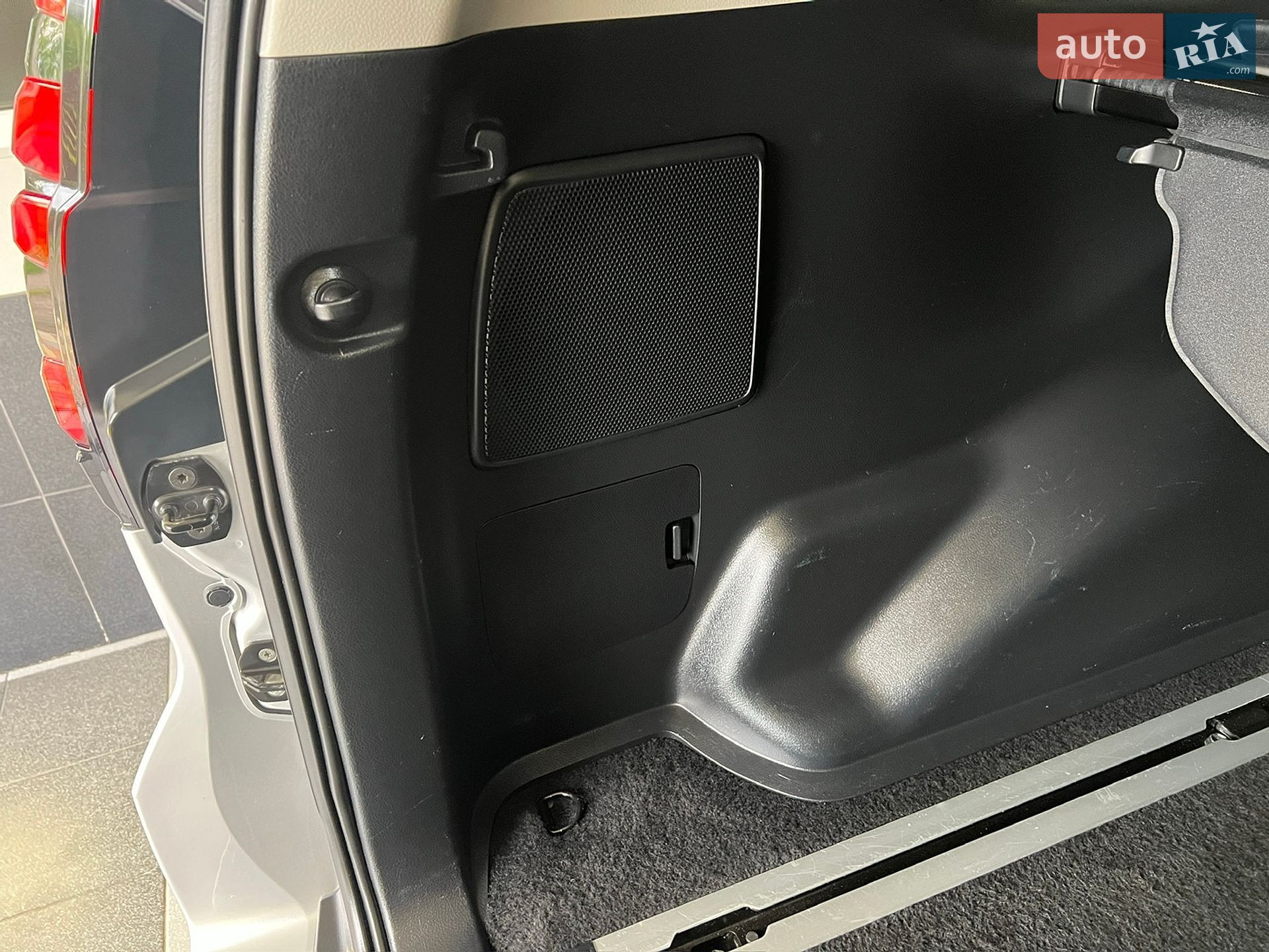 Toyota Land Cruiser Prado 2018 VIN JTEBR3FJ70K108843 фото оголошення 71 з 123