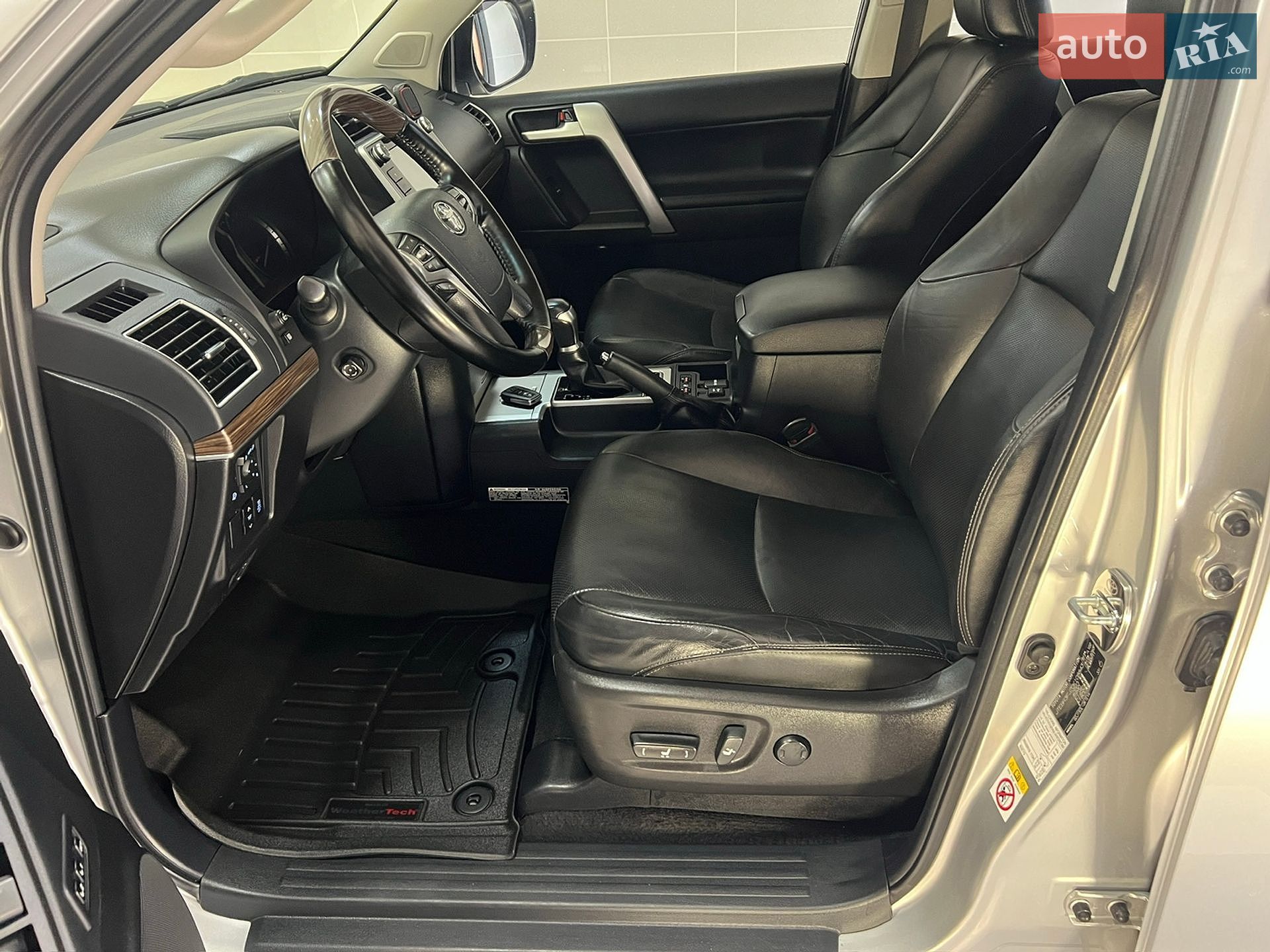 Toyota Land Cruiser Prado 2018 VIN JTEBR3FJ70K108843 фото оголошення 76 з 123