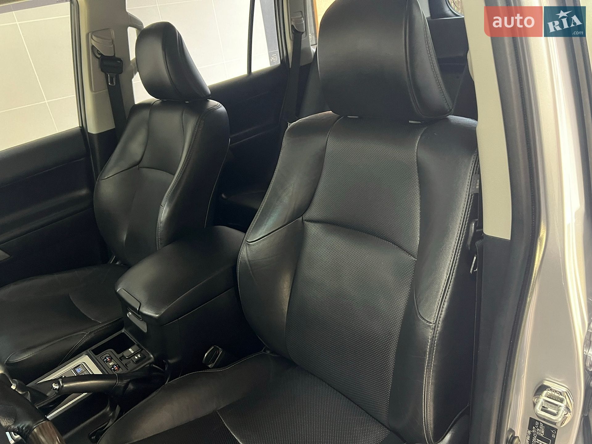 Toyota Land Cruiser Prado 2018 VIN JTEBR3FJ70K108843 фото оголошення 82 з 123