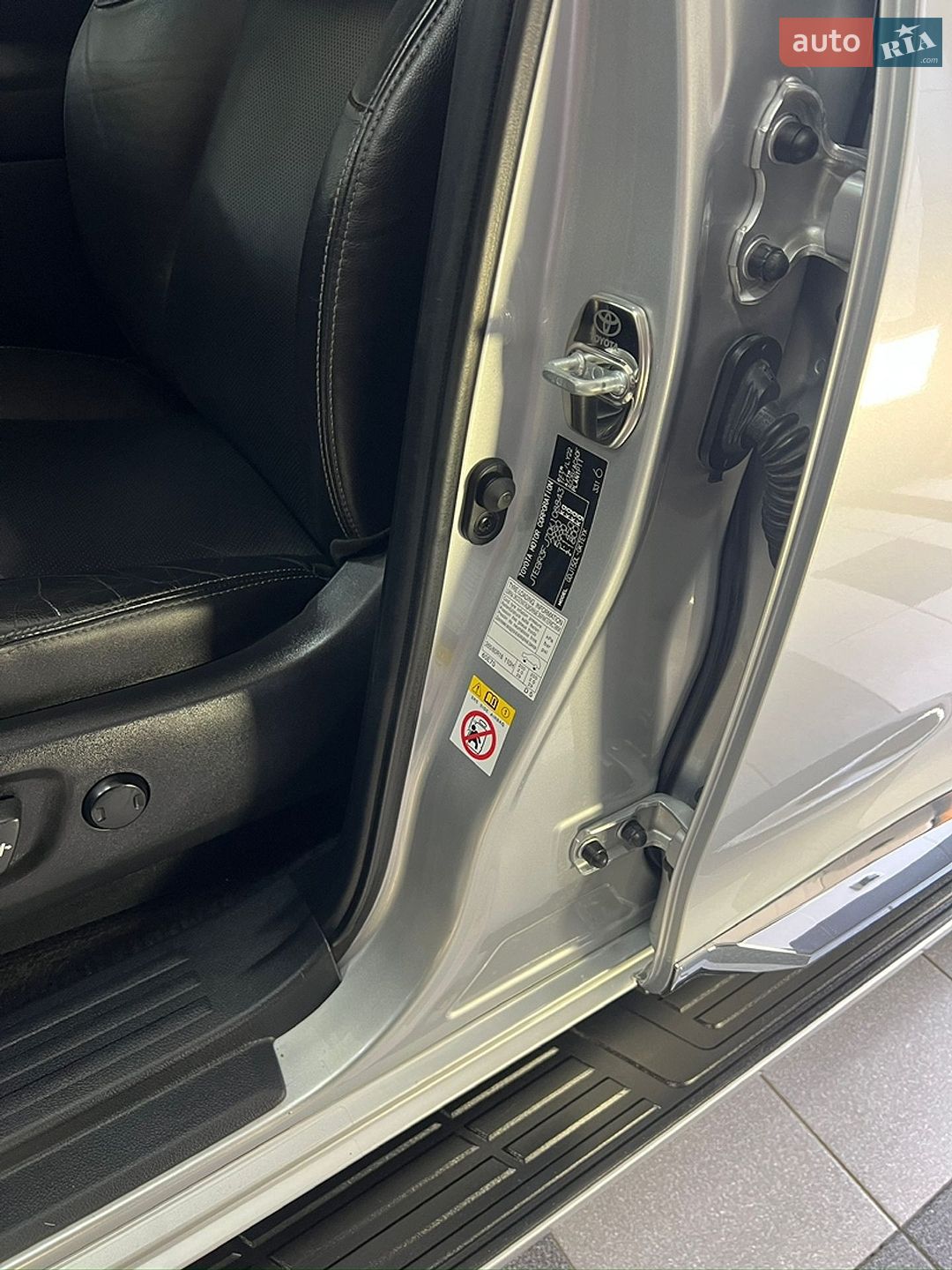 Toyota Land Cruiser Prado 2018 VIN JTEBR3FJ70K108843 фото оголошення 84 з 123