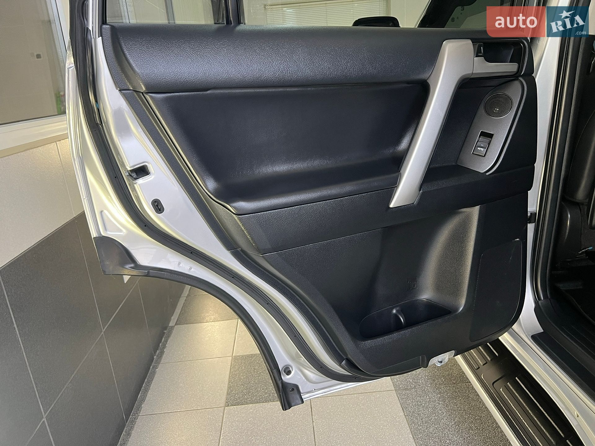Toyota Land Cruiser Prado 2018 VIN JTEBR3FJ70K108843 фото оголошення 101 з 123