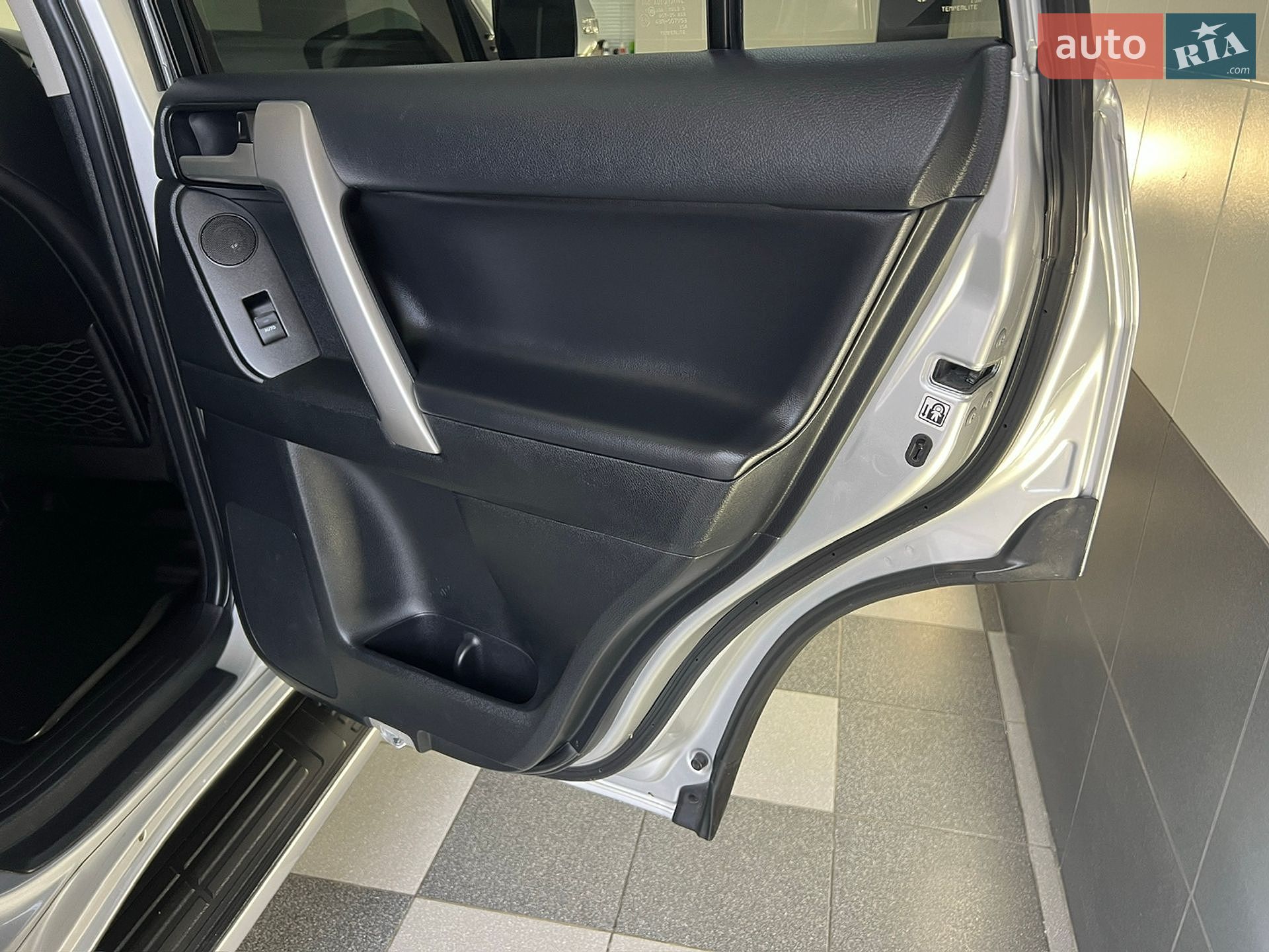 Toyota Land Cruiser Prado 2018 VIN JTEBR3FJ70K108843 фото оголошення 107 з 123